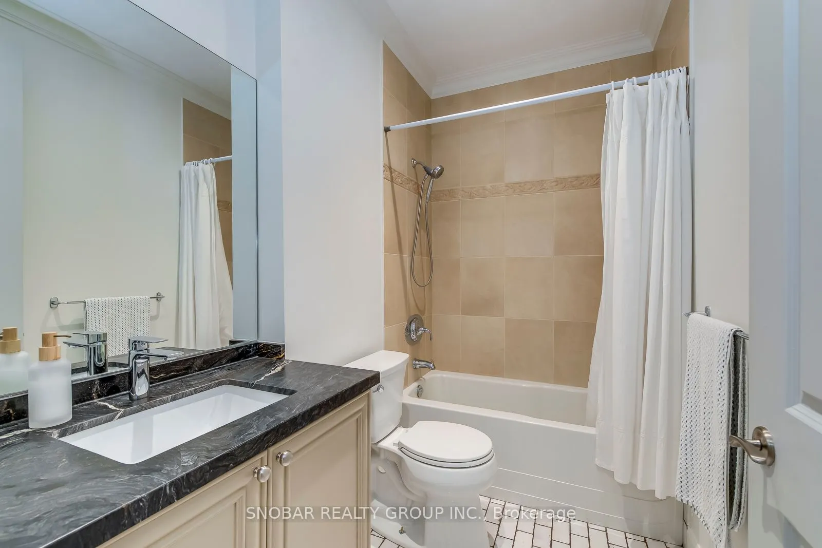 9 Burnhamthorpe Cres, #PH3