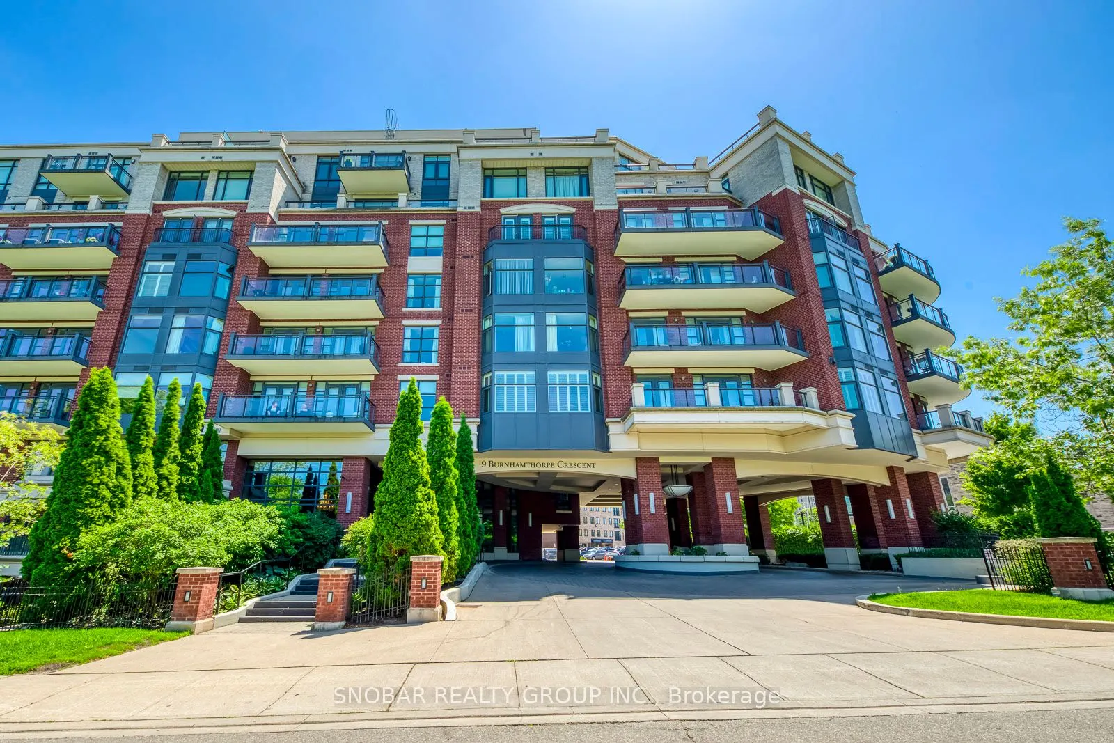 9 Burnhamthorpe Cres, #PH3
