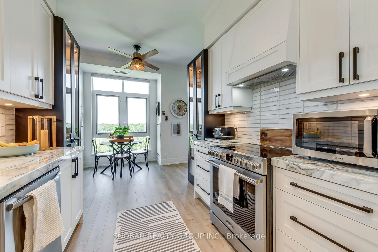 9 Burnhamthorpe Cres, #PH3