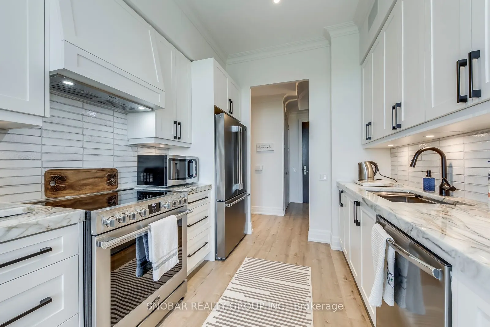 9 Burnhamthorpe Cres, #PH3