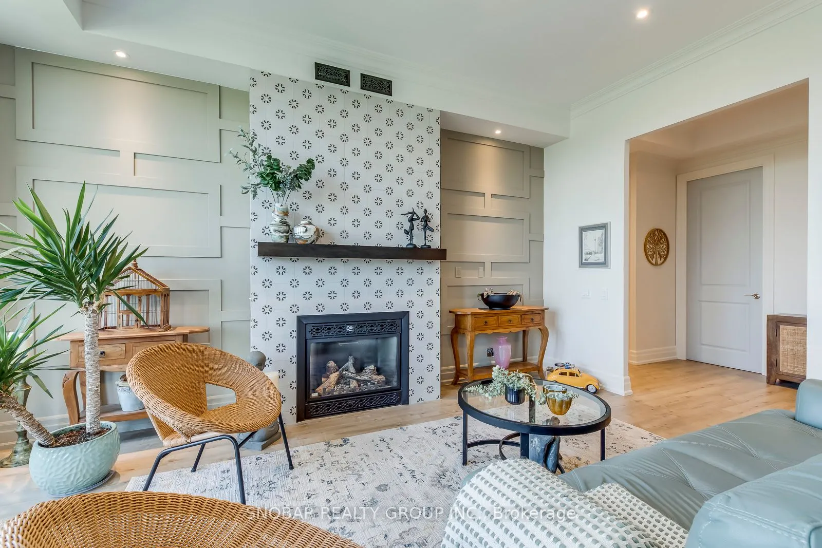 9 Burnhamthorpe Cres, #PH3