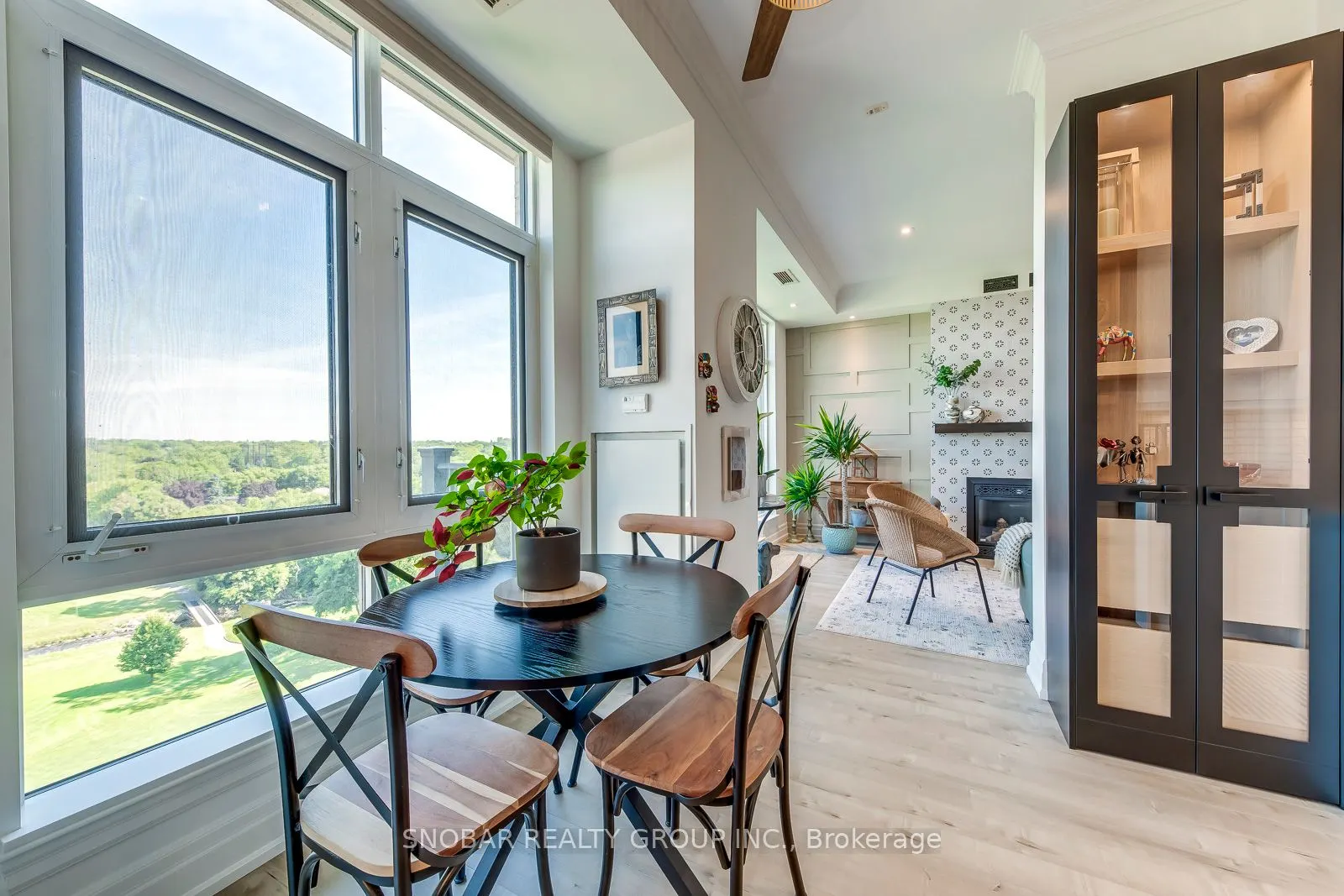 9 Burnhamthorpe Cres, #PH3