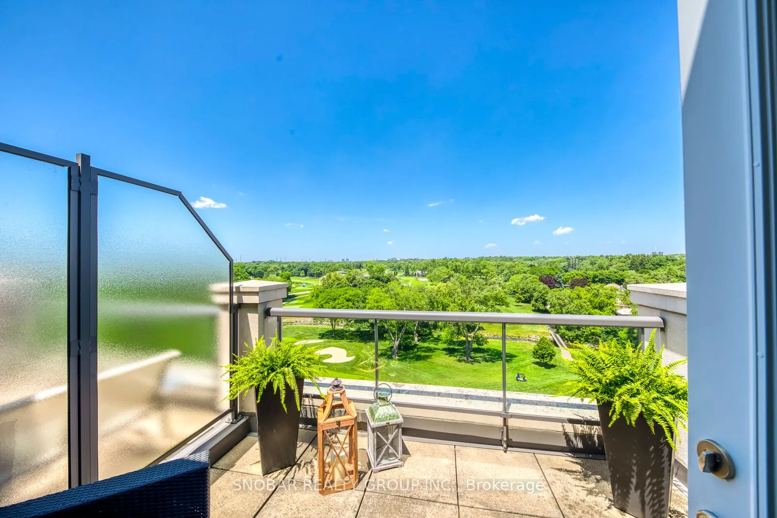 9 Burnhamthorpe Cres, #PH3