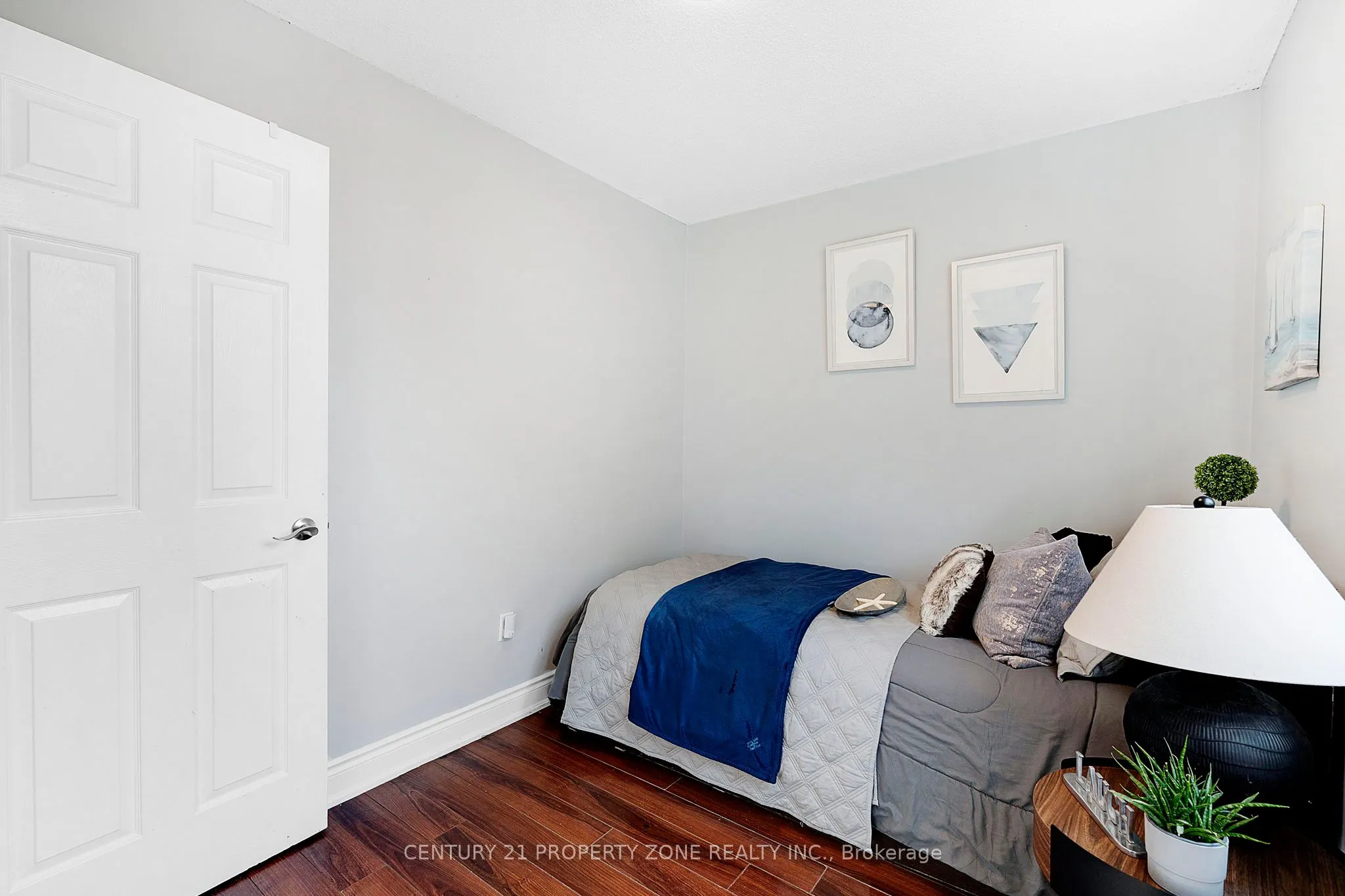 21 White Tail Crescent