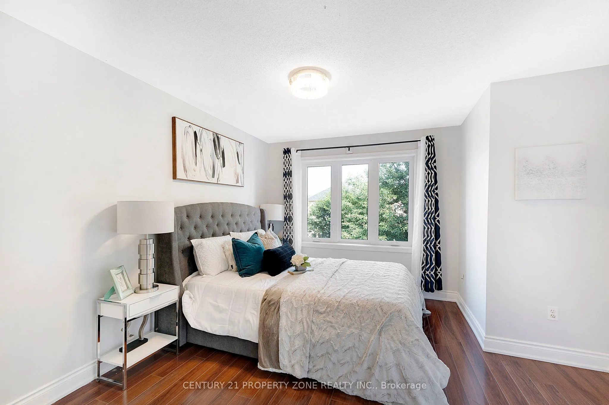 21 White Tail Crescent
