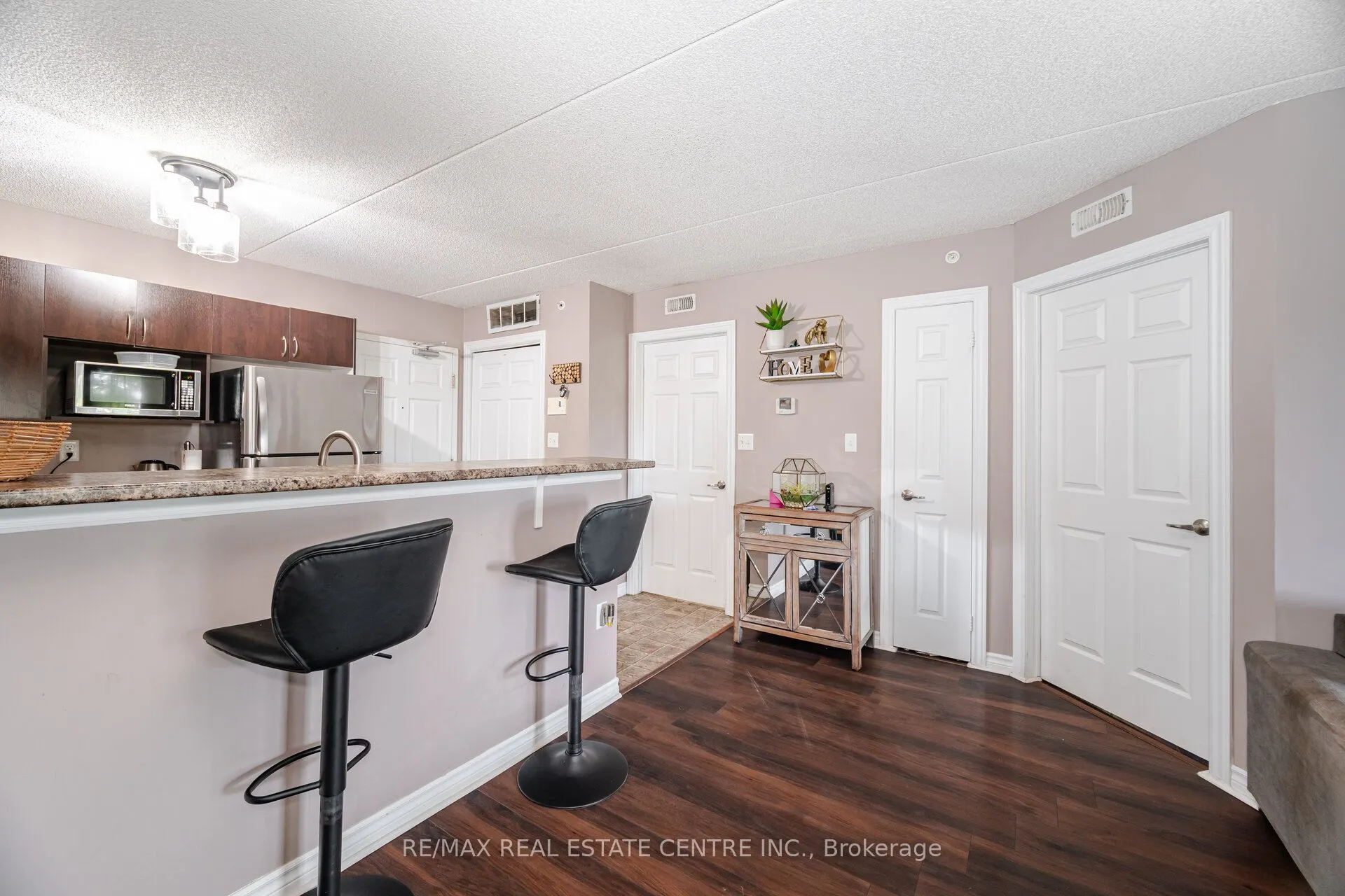 1370 Main Street E, #203