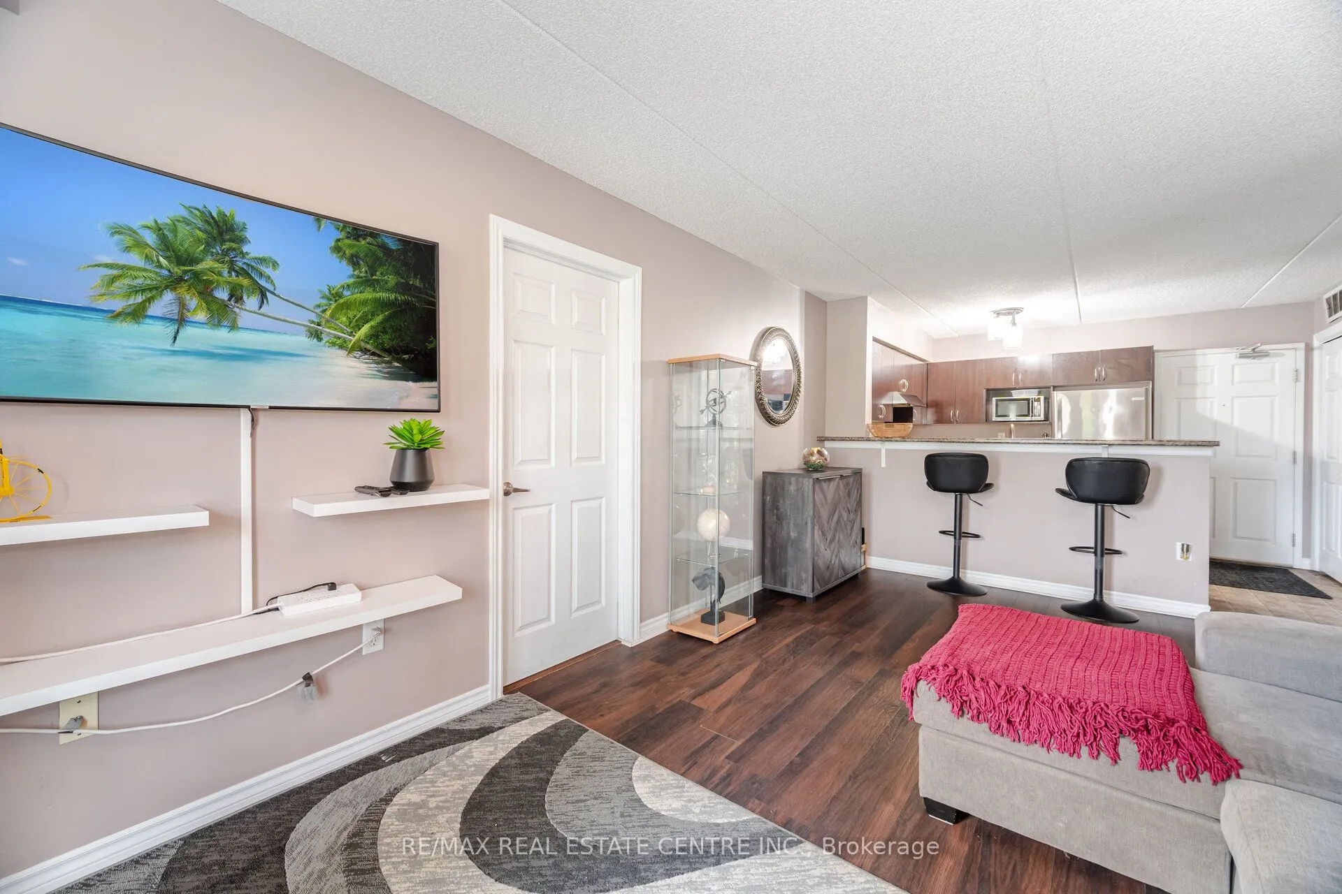 1370 Main Street E, #203