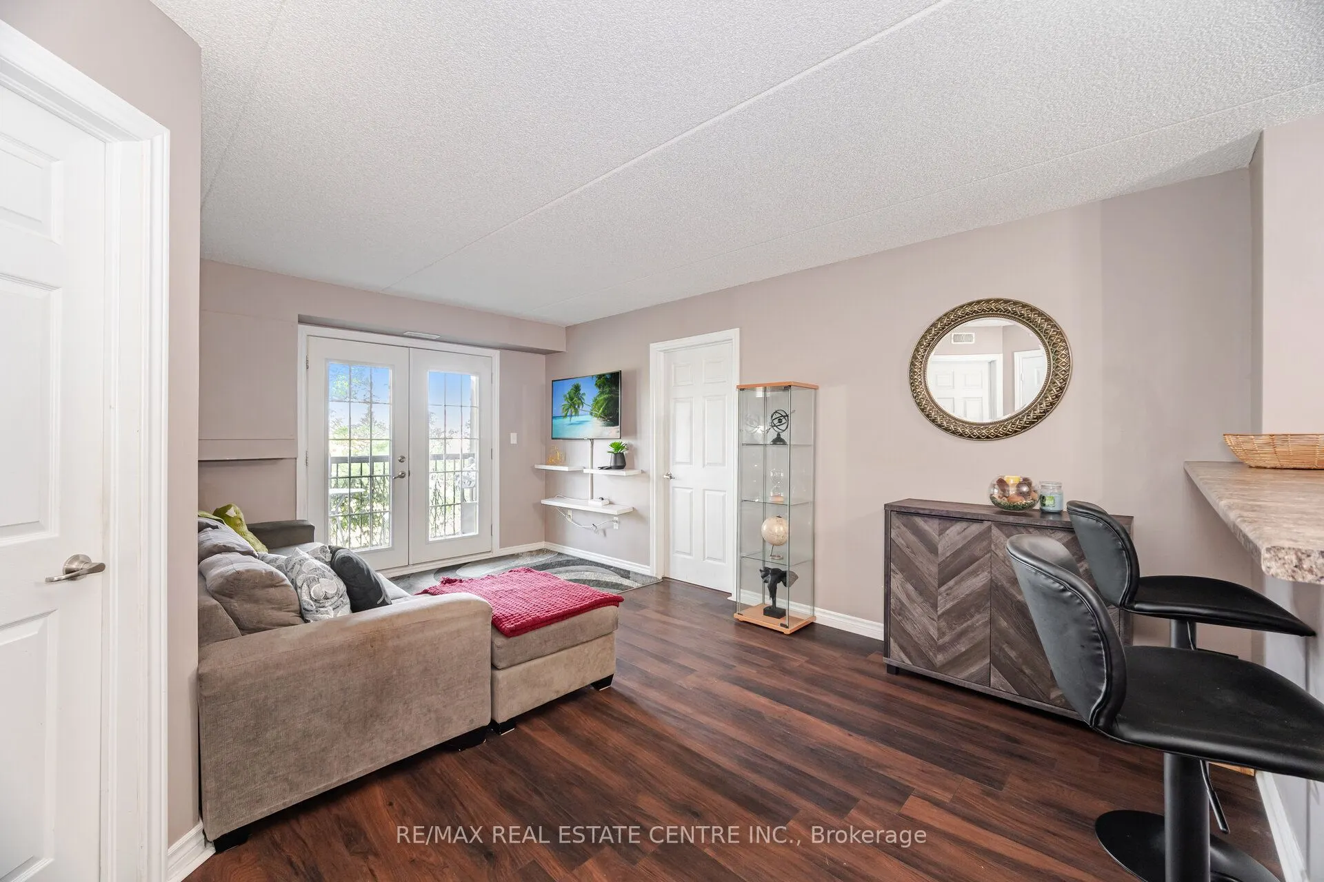1370 Main Street E, #203