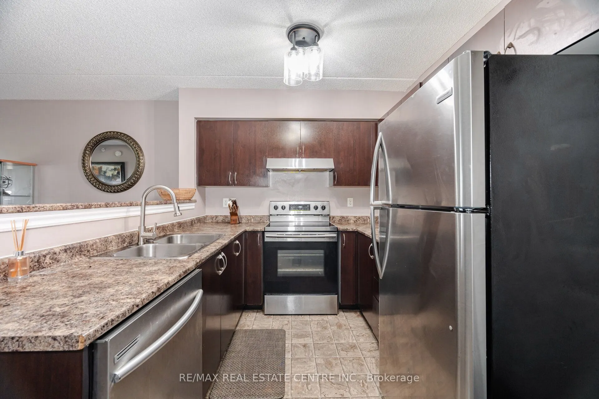 1370 Main Street E, #203