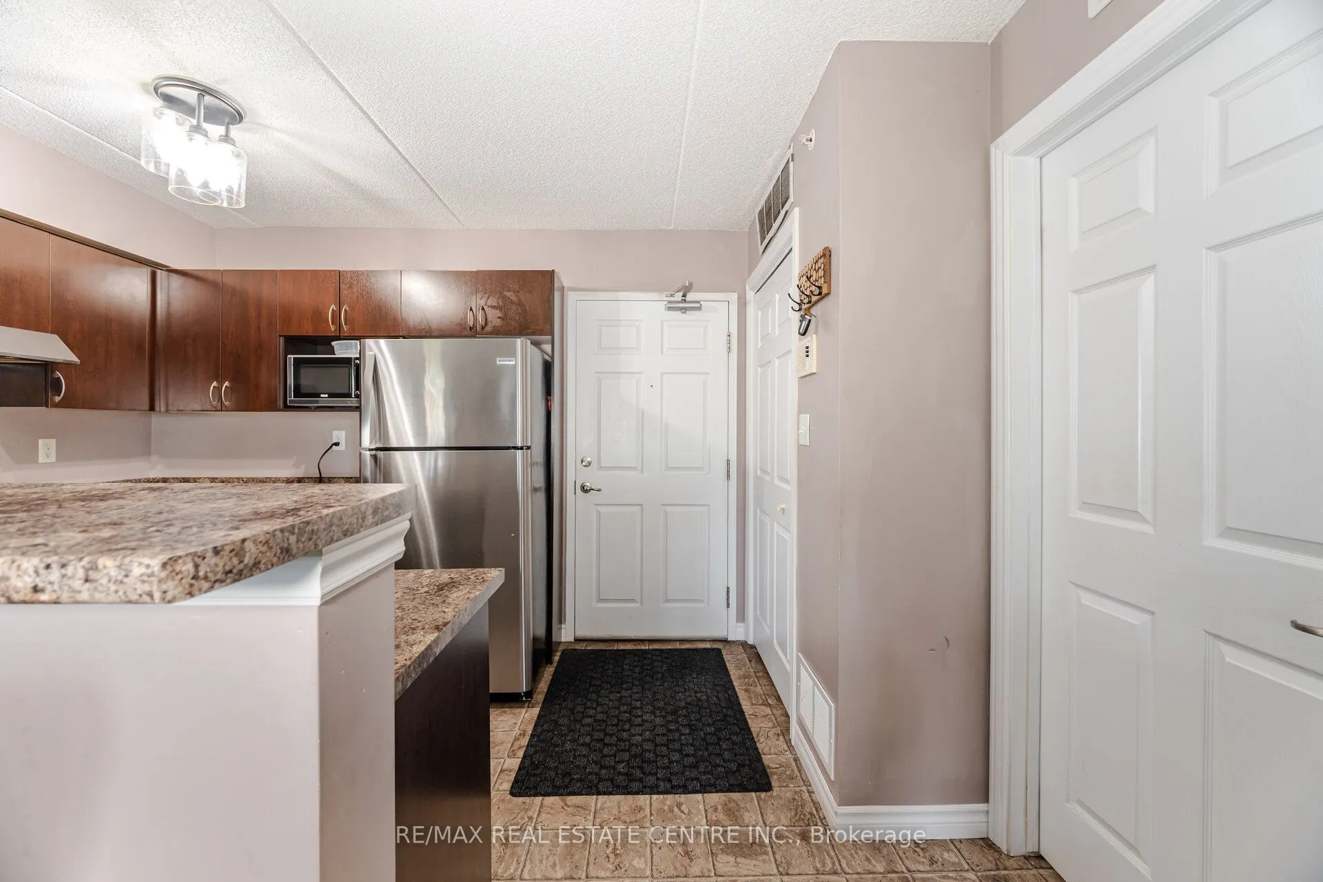 1370 Main Street E, #203