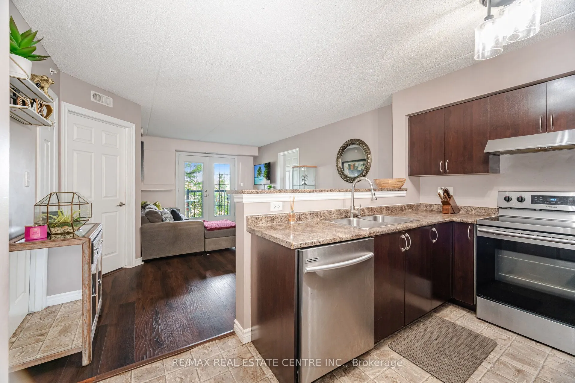 1370 Main Street E, #203