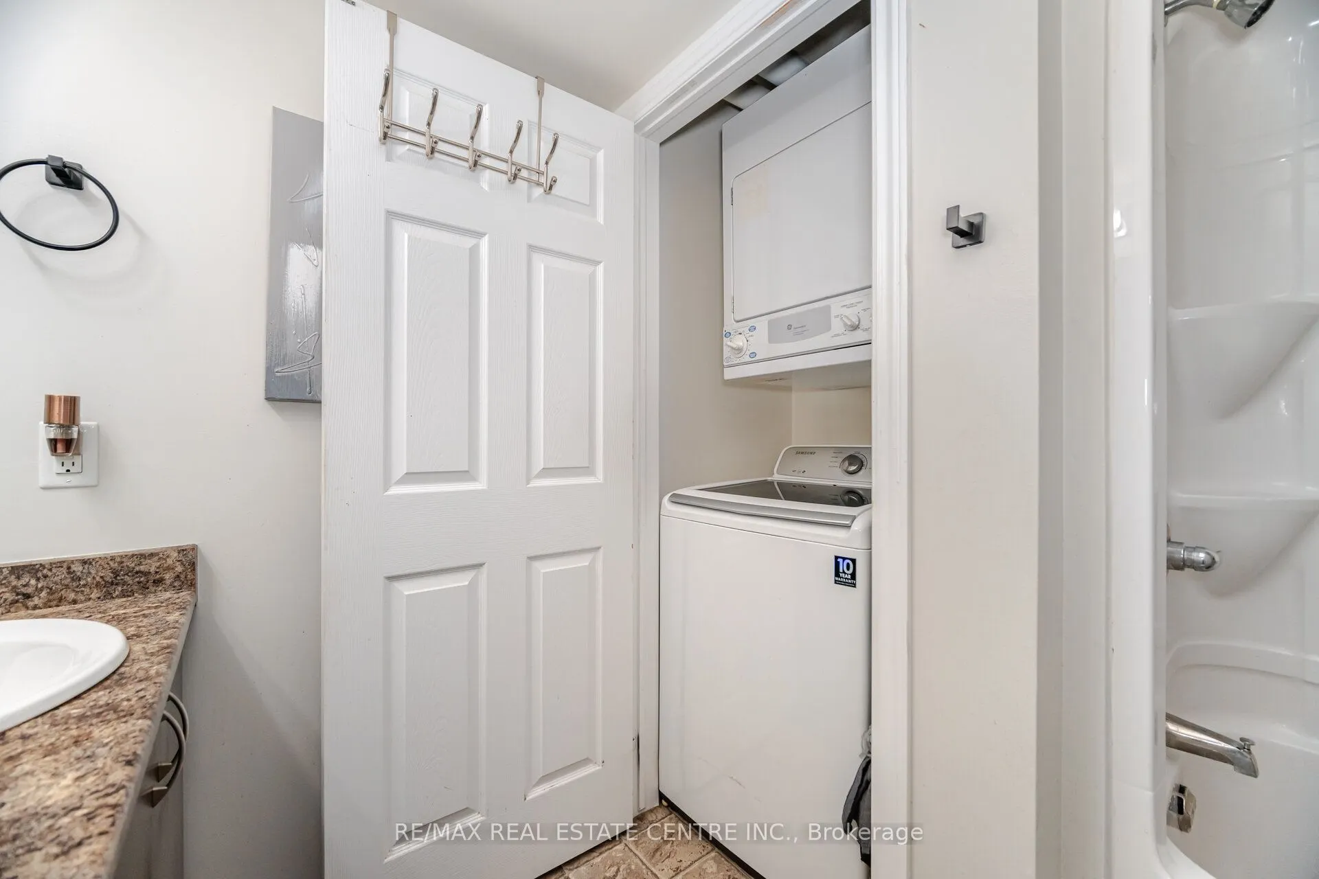 1370 Main Street E, #203