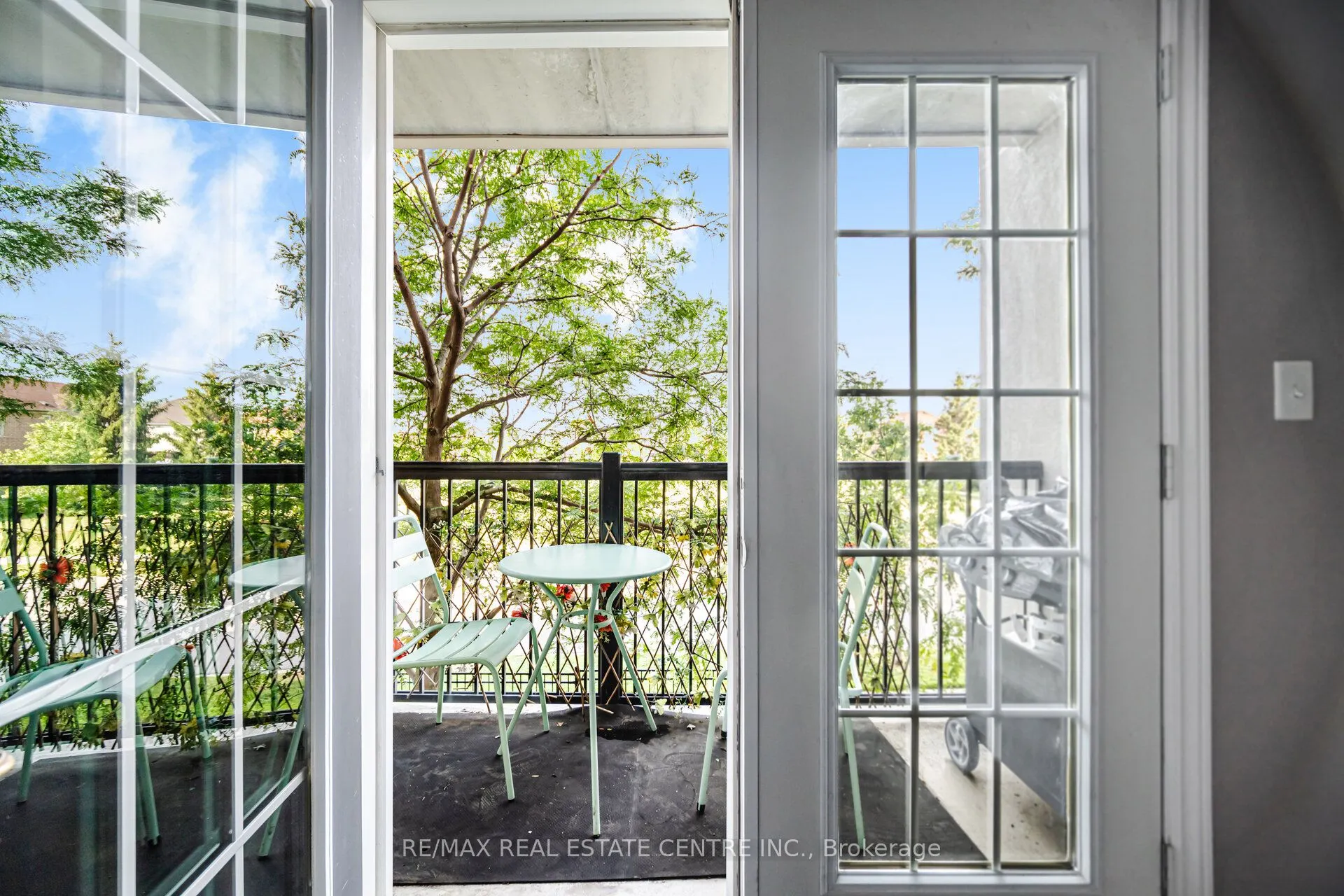 1370 Main Street E, #203