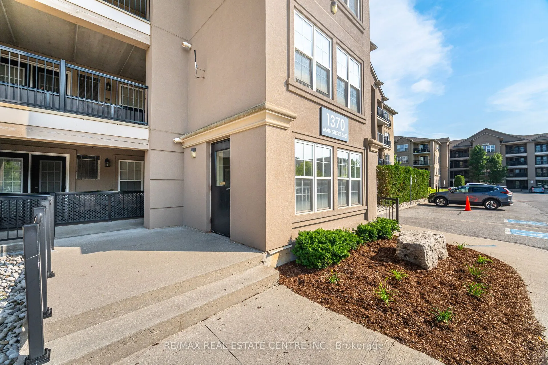 1370 Main Street E, #203