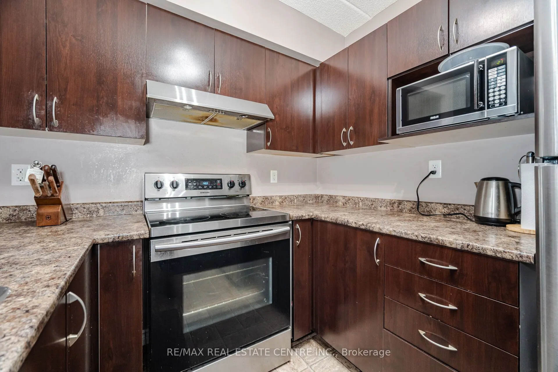1370 Main Street E, #203