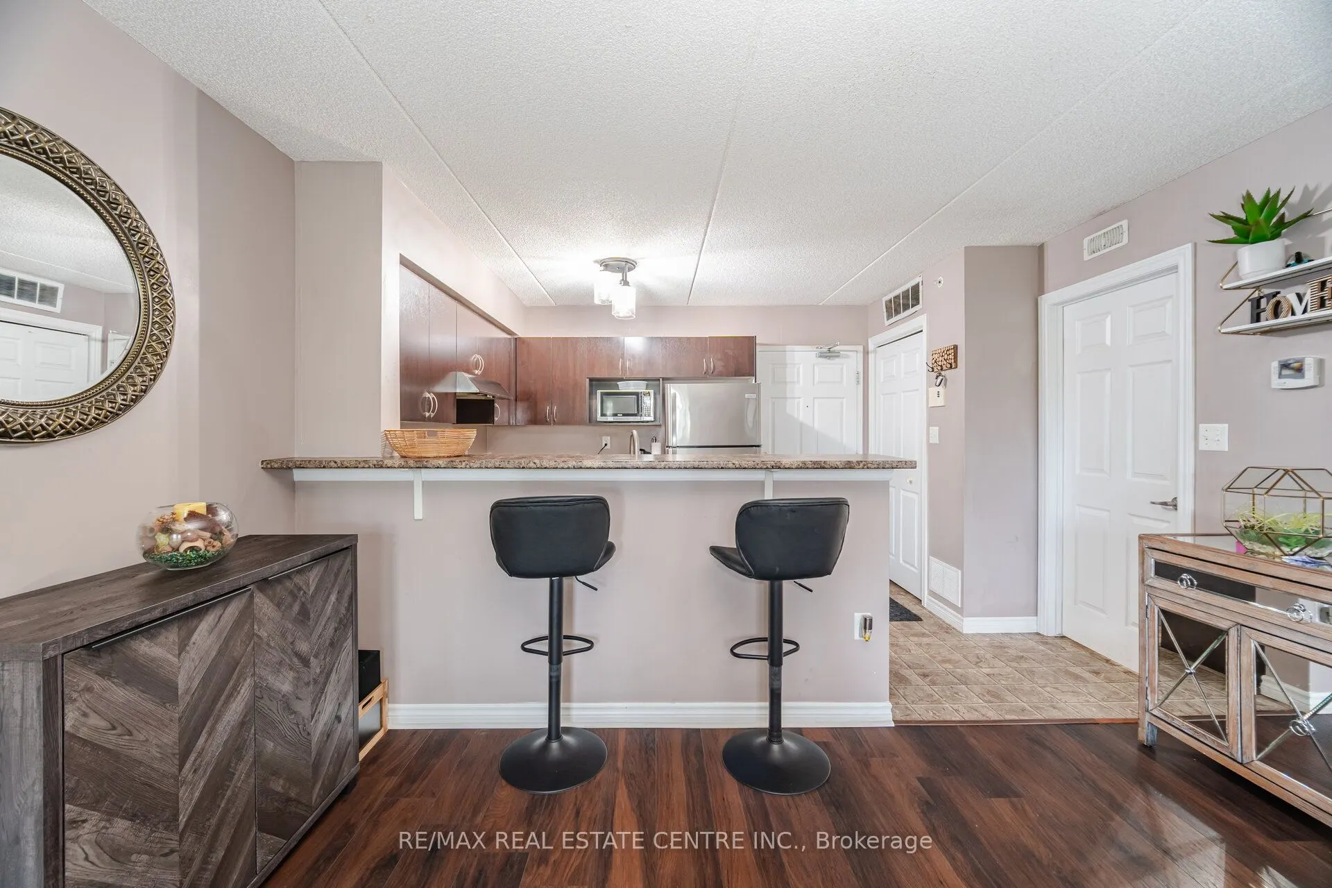 1370 Main Street E, #203