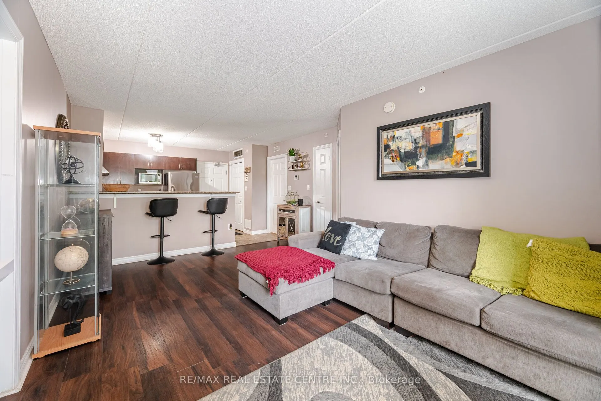 1370 Main Street E, #203