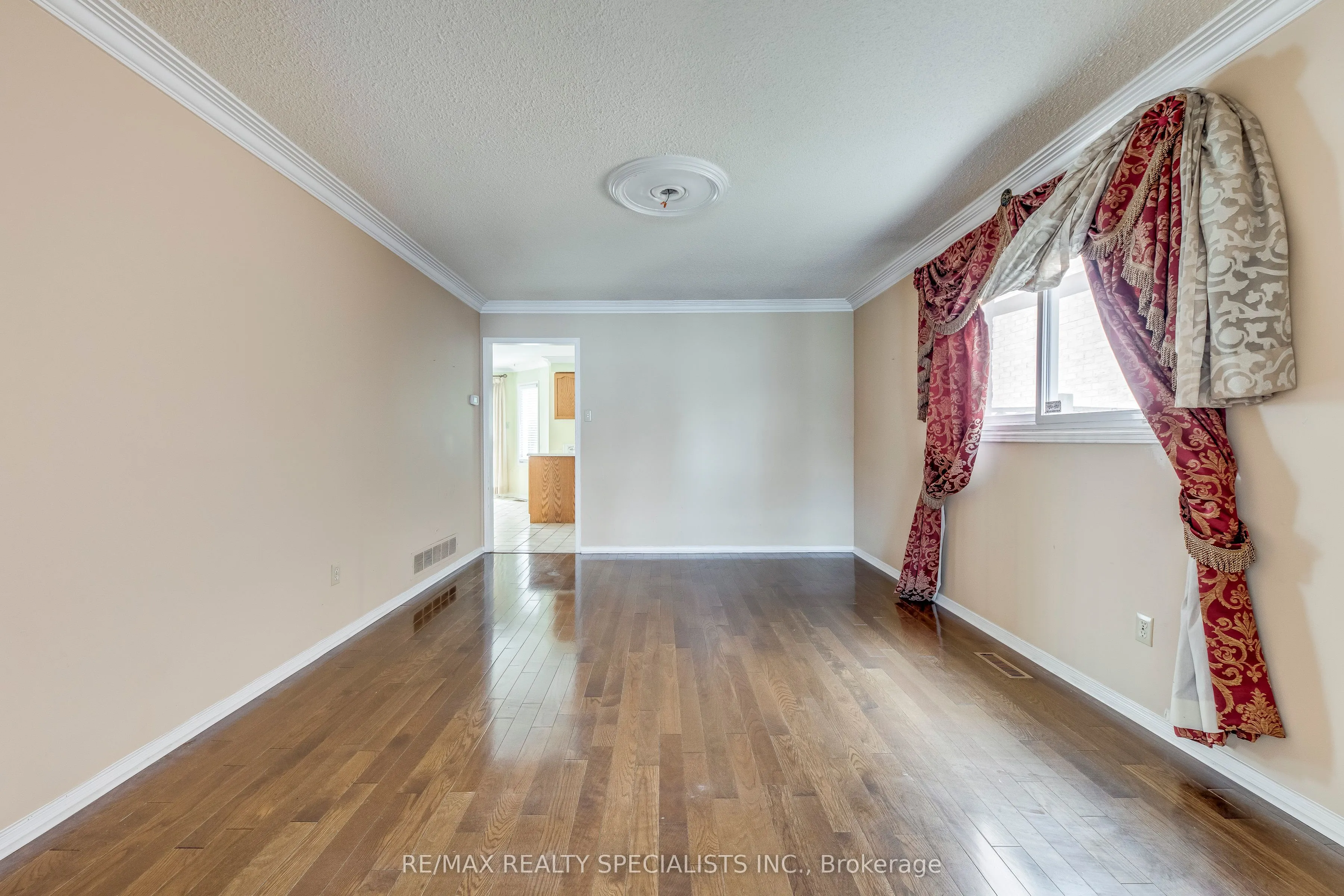 102 Sunforest Drive