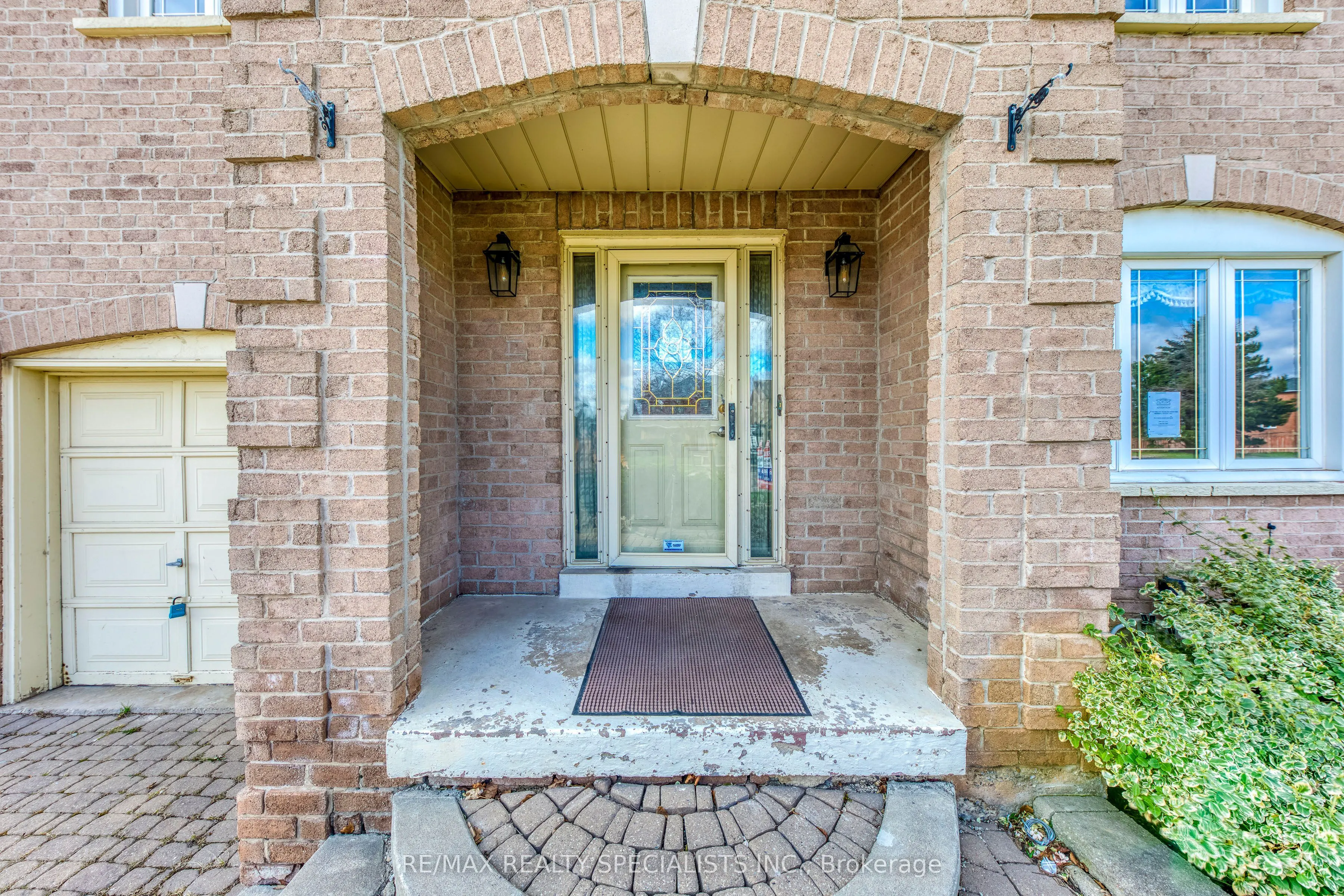 102 Sunforest Drive