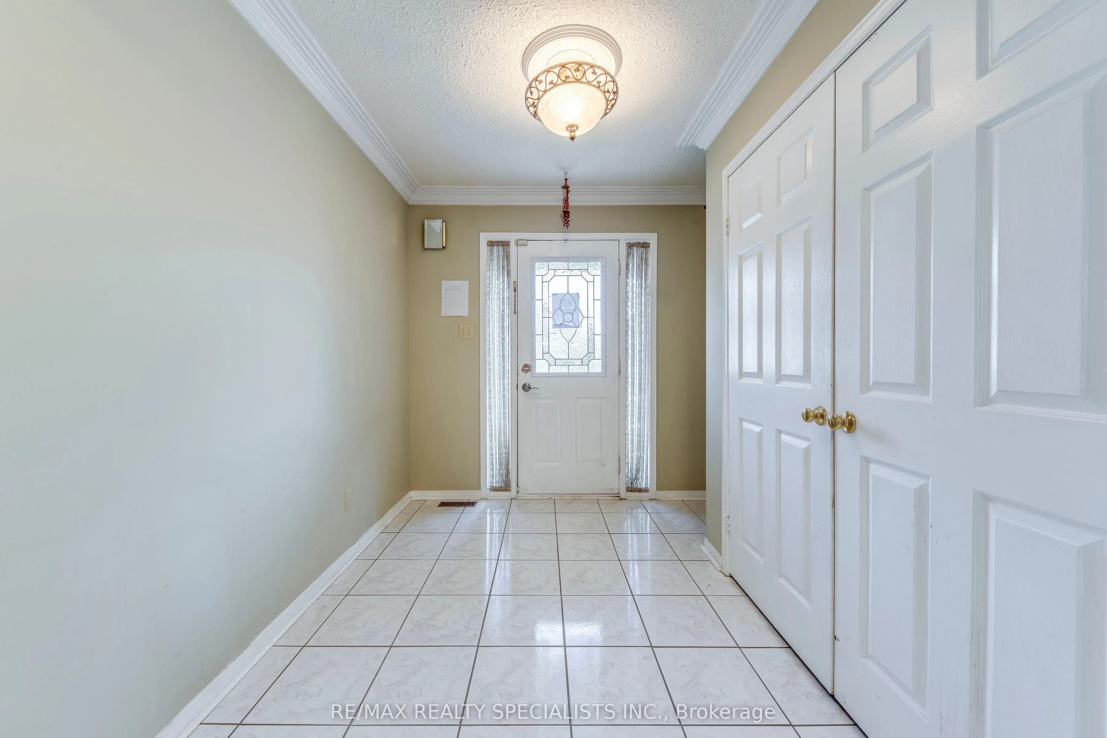 102 Sunforest Drive