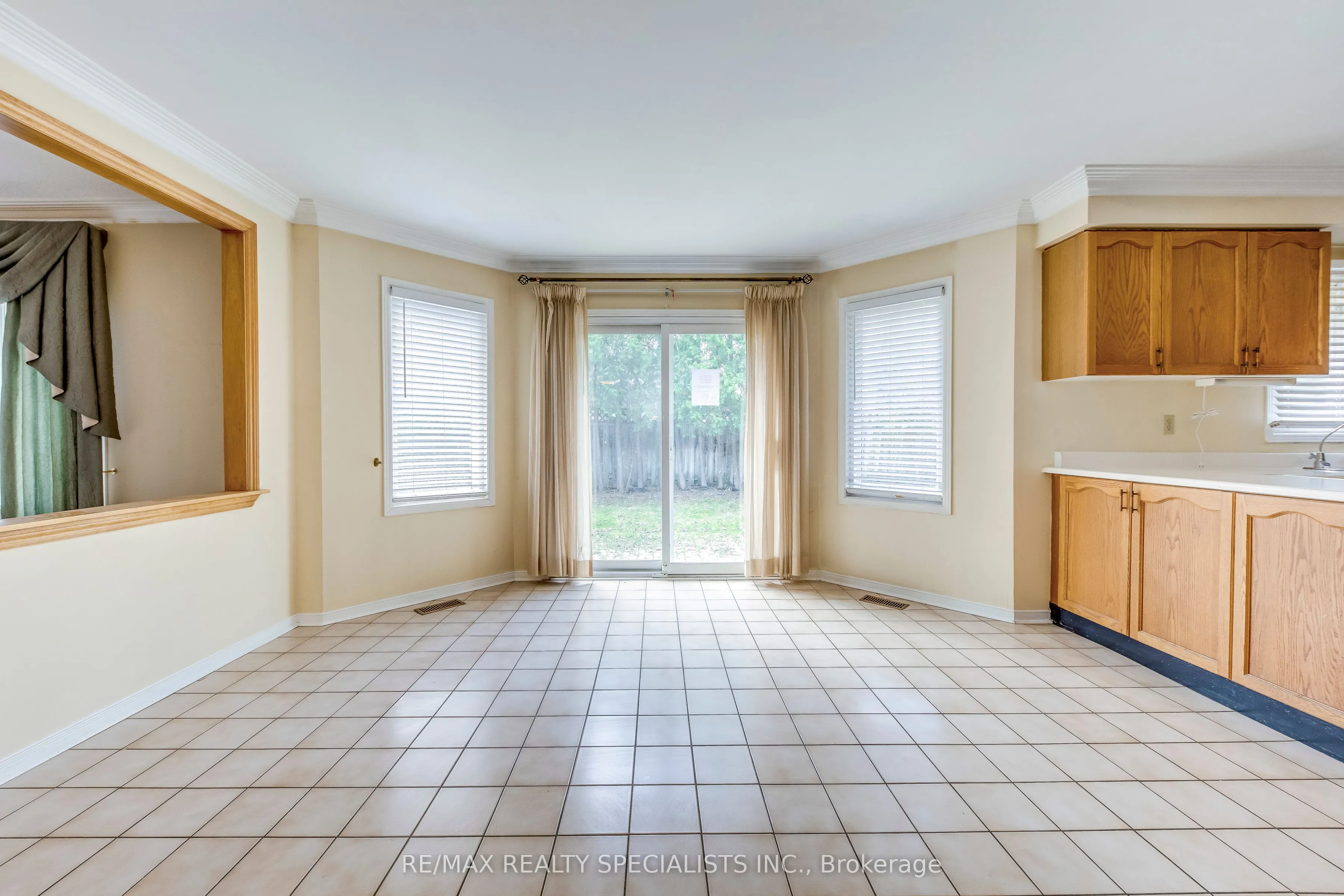 102 Sunforest Drive