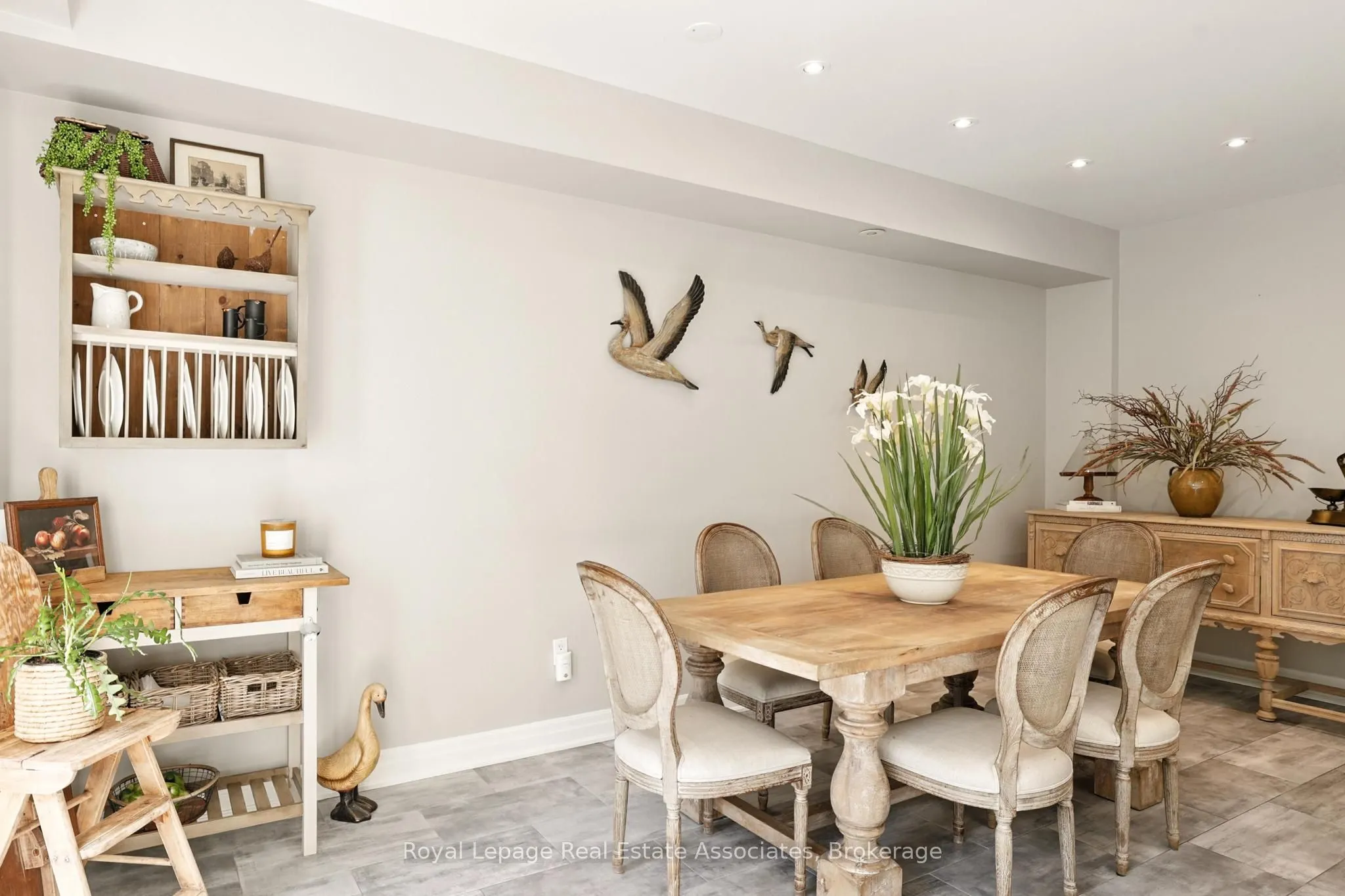 128 St Lawrence Drive, #38