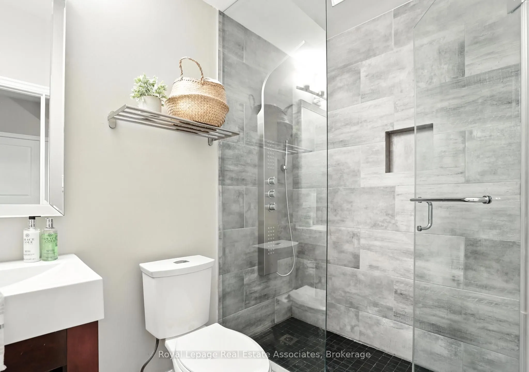 128 St Lawrence Drive, #38