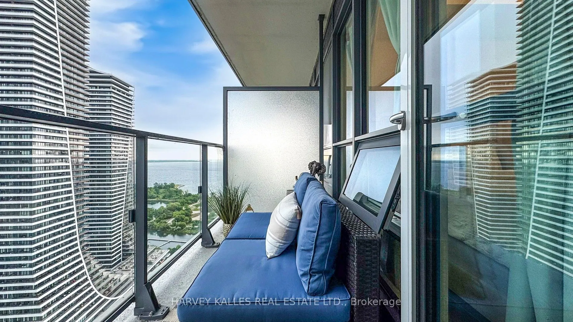 2200 Lake Shore Boulevard W, #4008