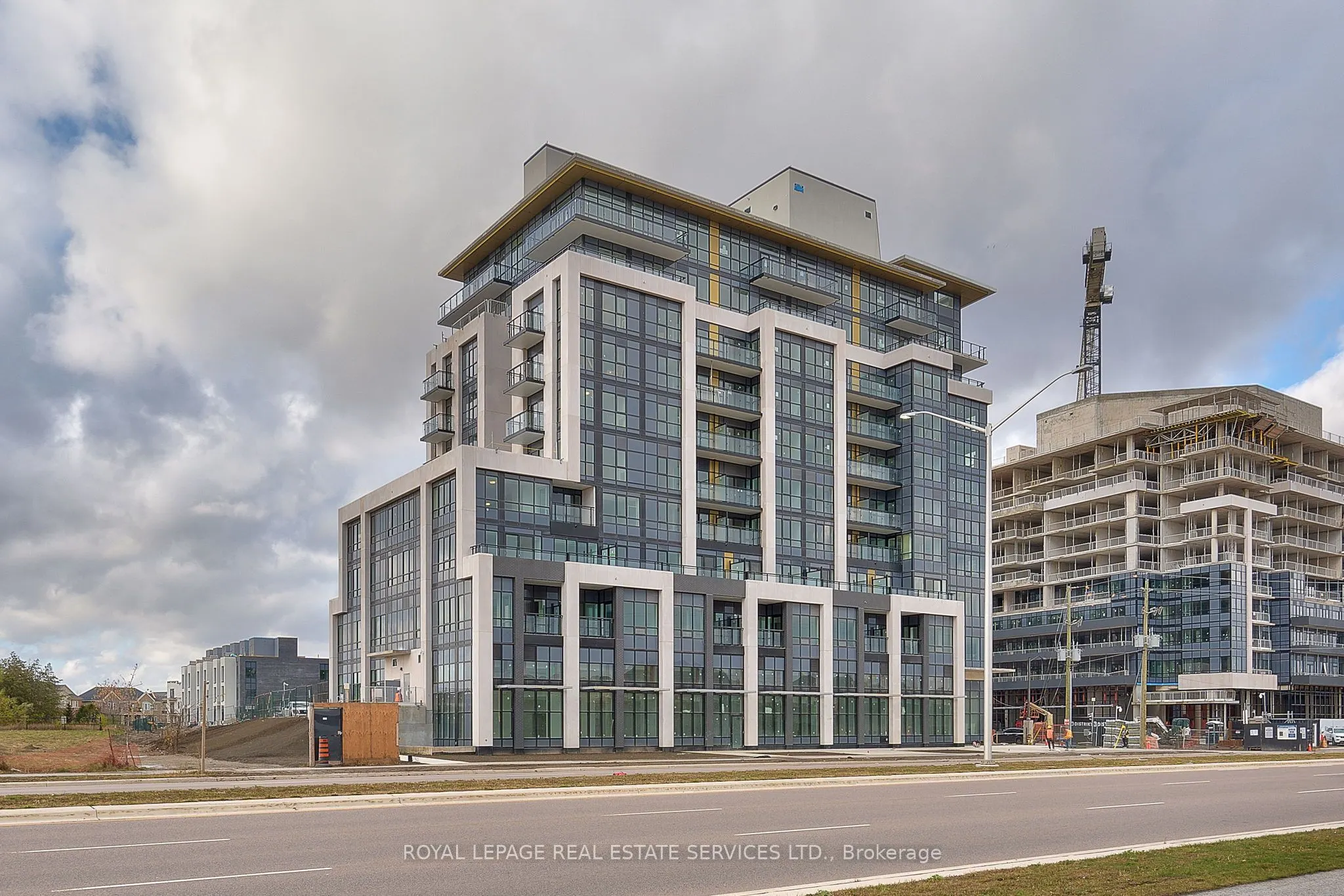 405 Dundas Street W, #602