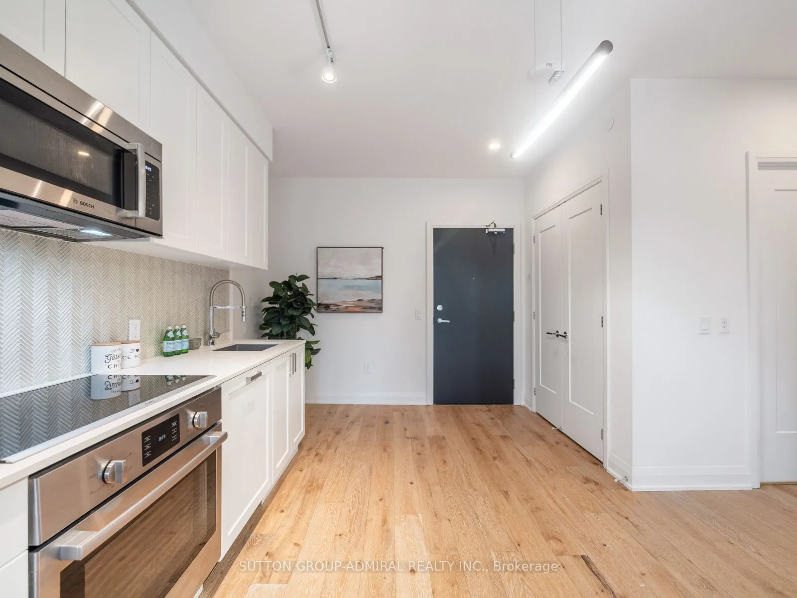 293 The Kingsway, #218