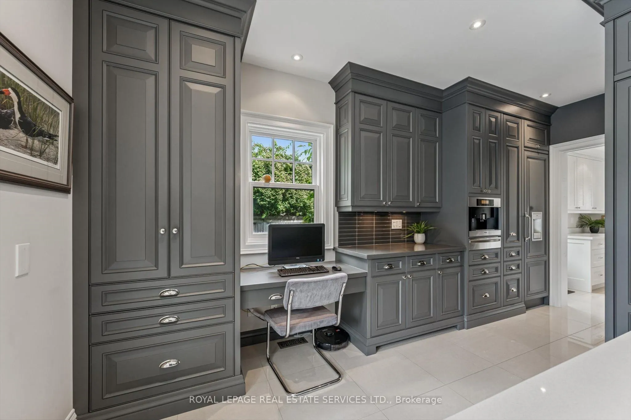 335 Lakeshore Road W