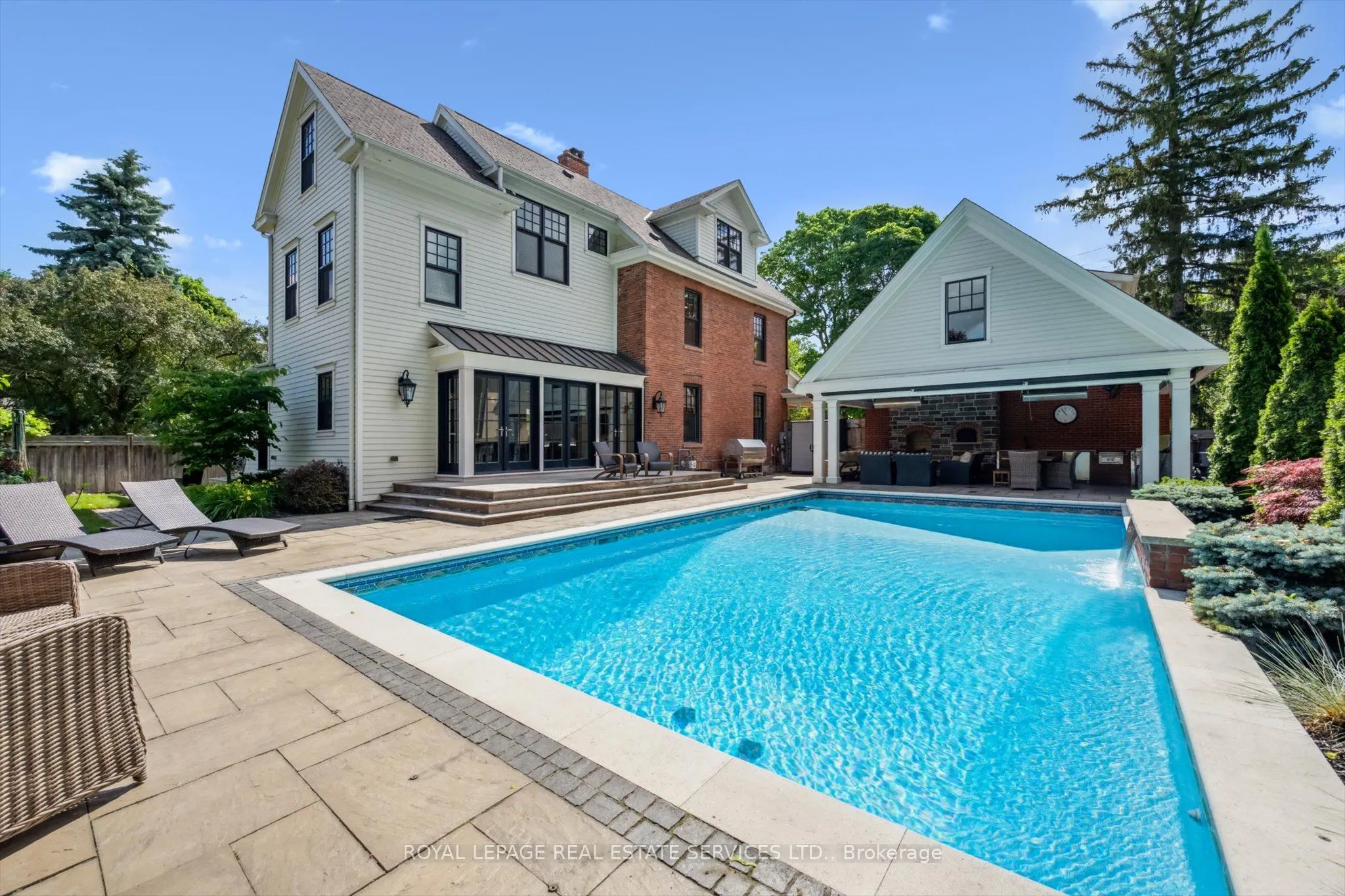 335 Lakeshore Road W