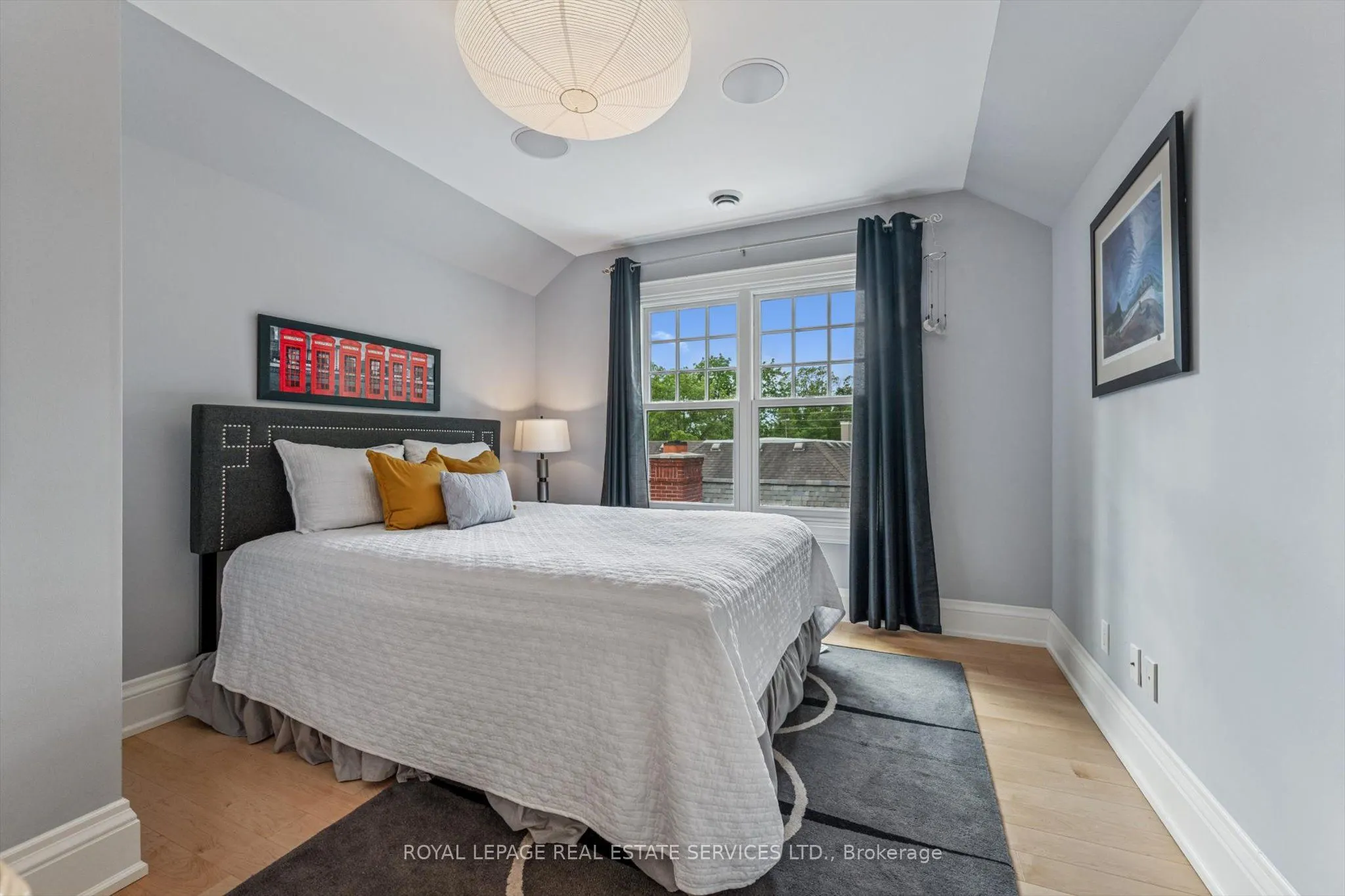 335 Lakeshore Road W
