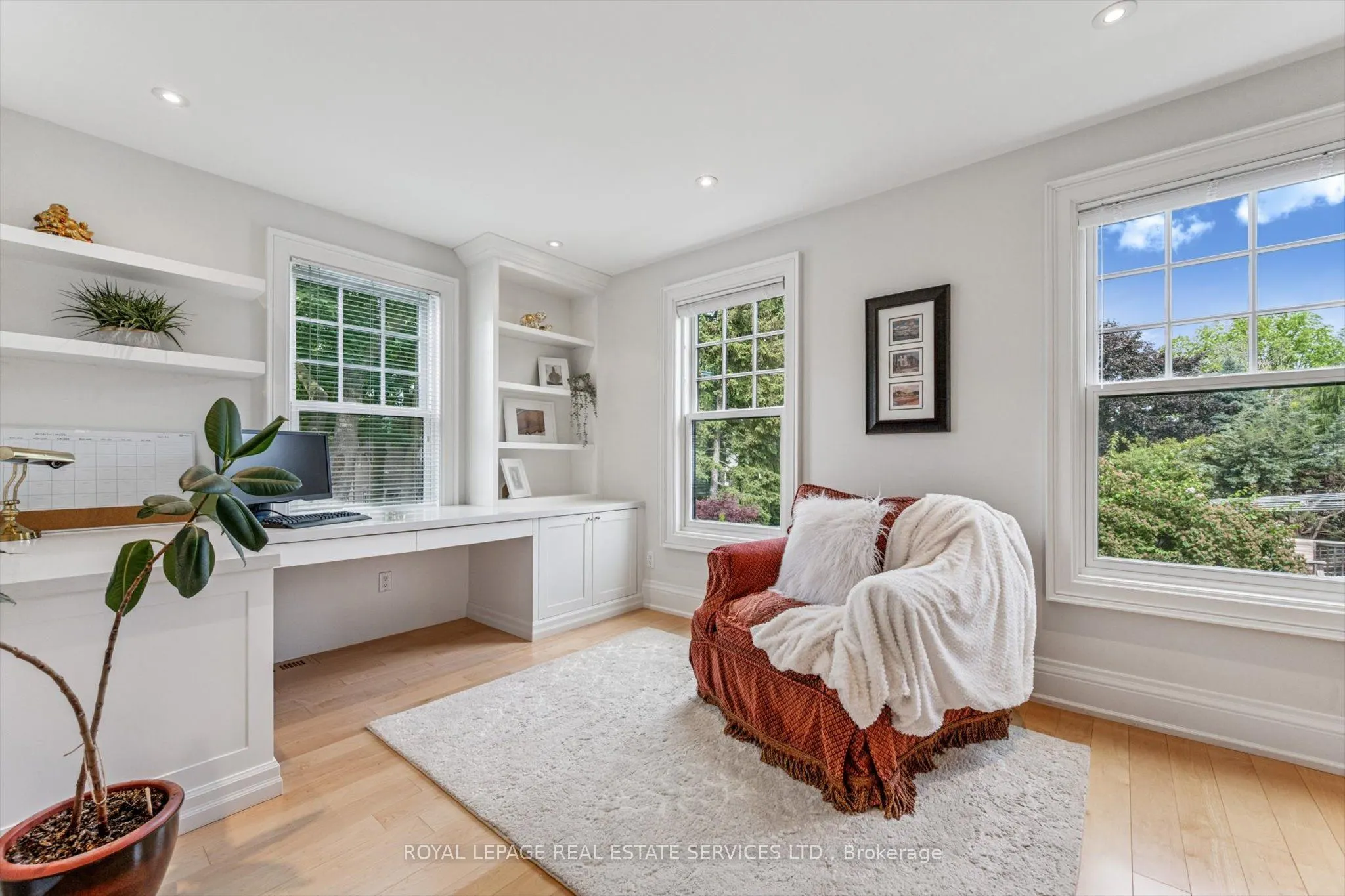 335 Lakeshore Road W