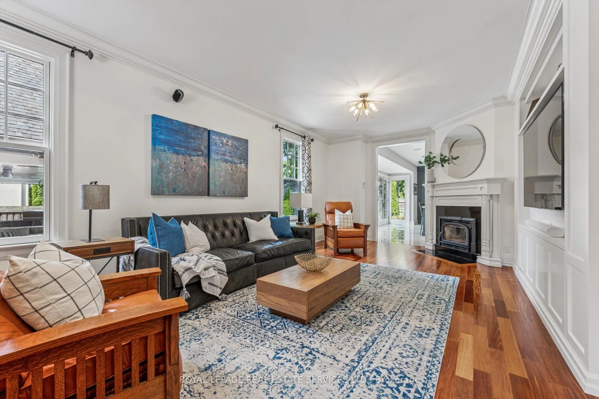 335 Lakeshore Road W