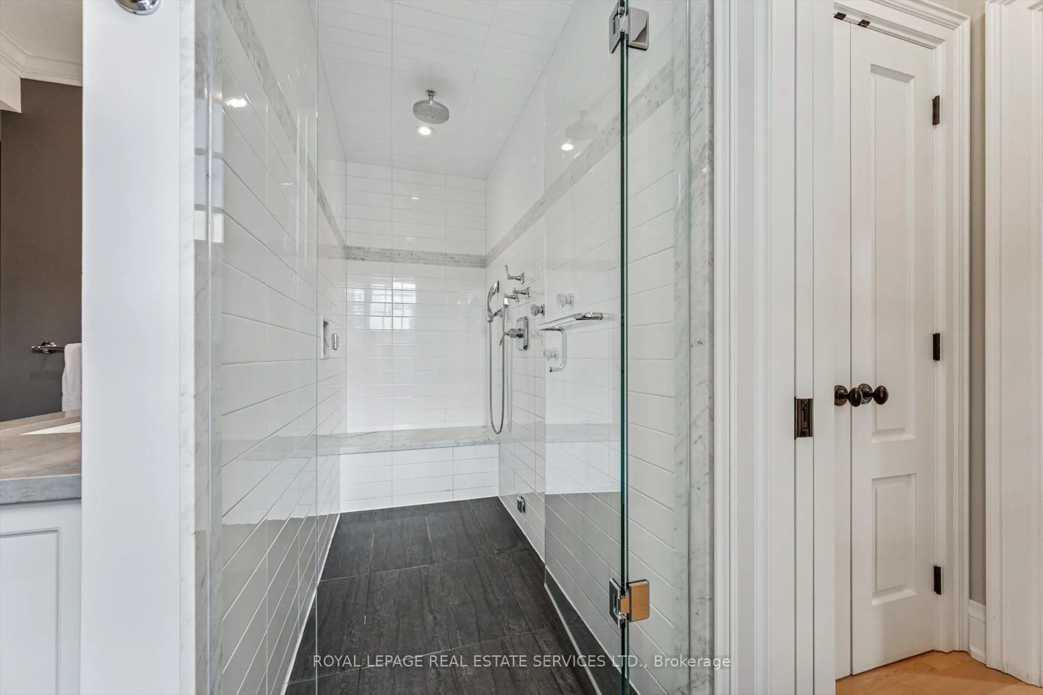 335 Lakeshore Road W