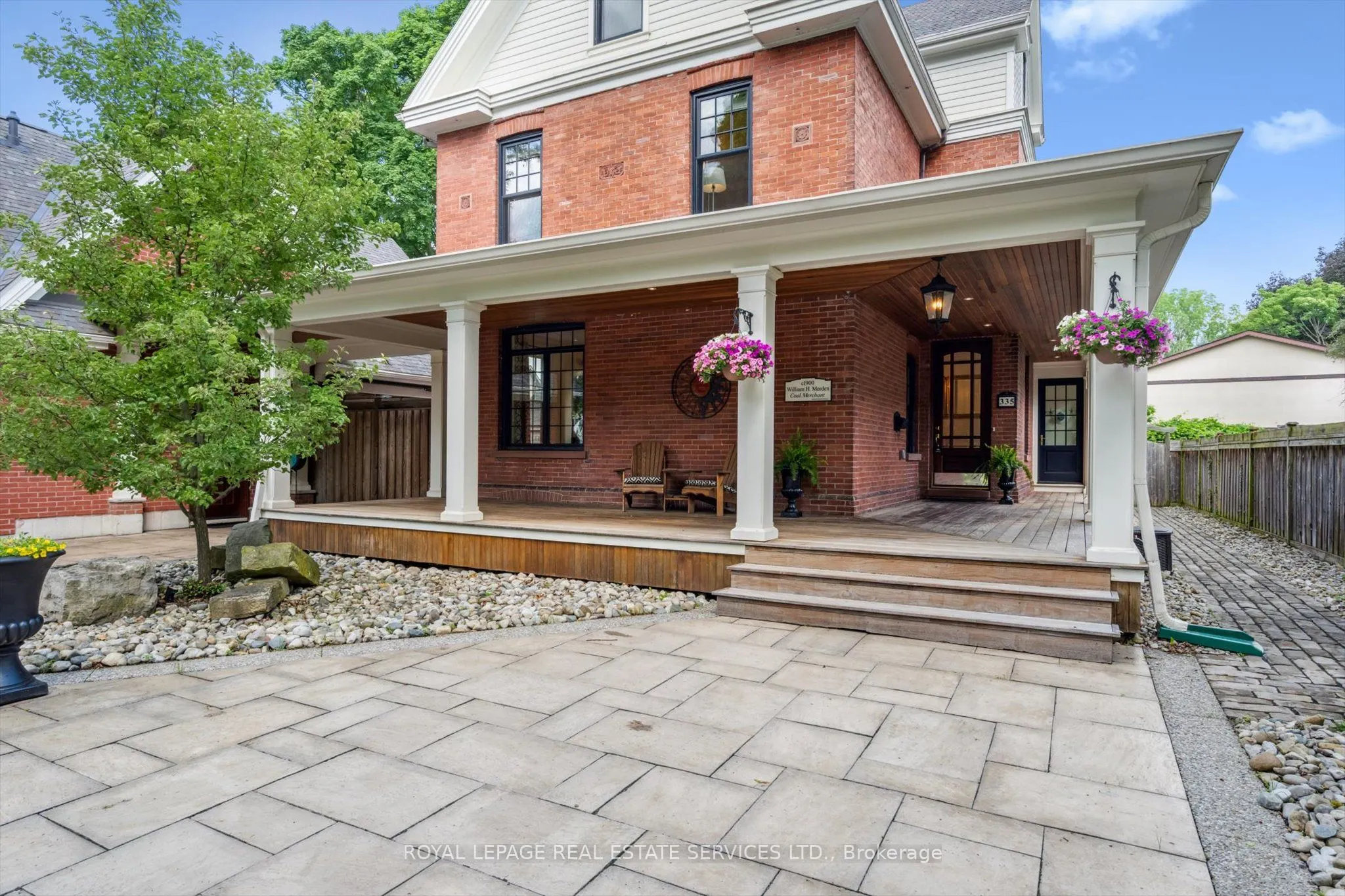 335 Lakeshore Road W