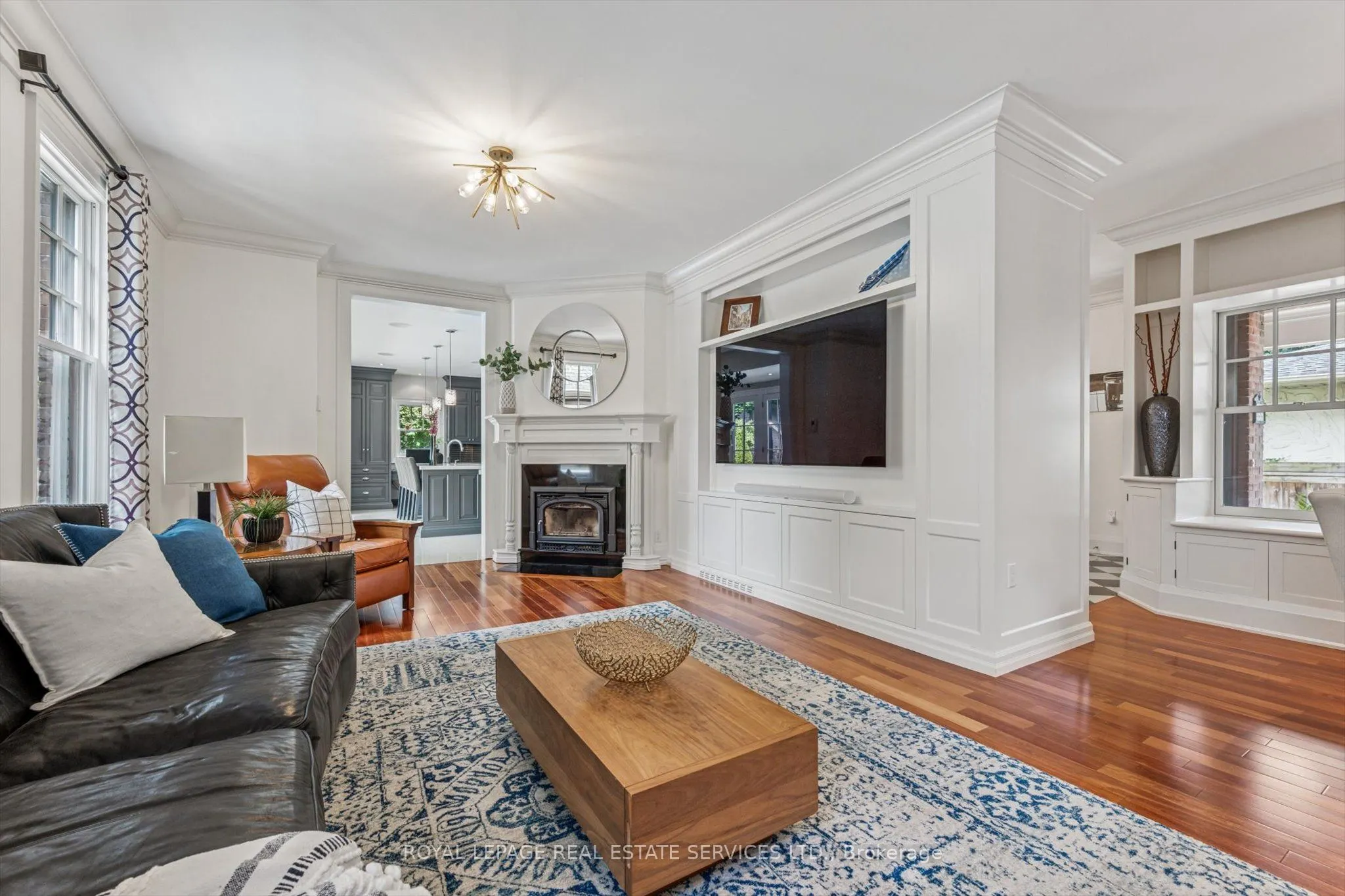335 Lakeshore Road W