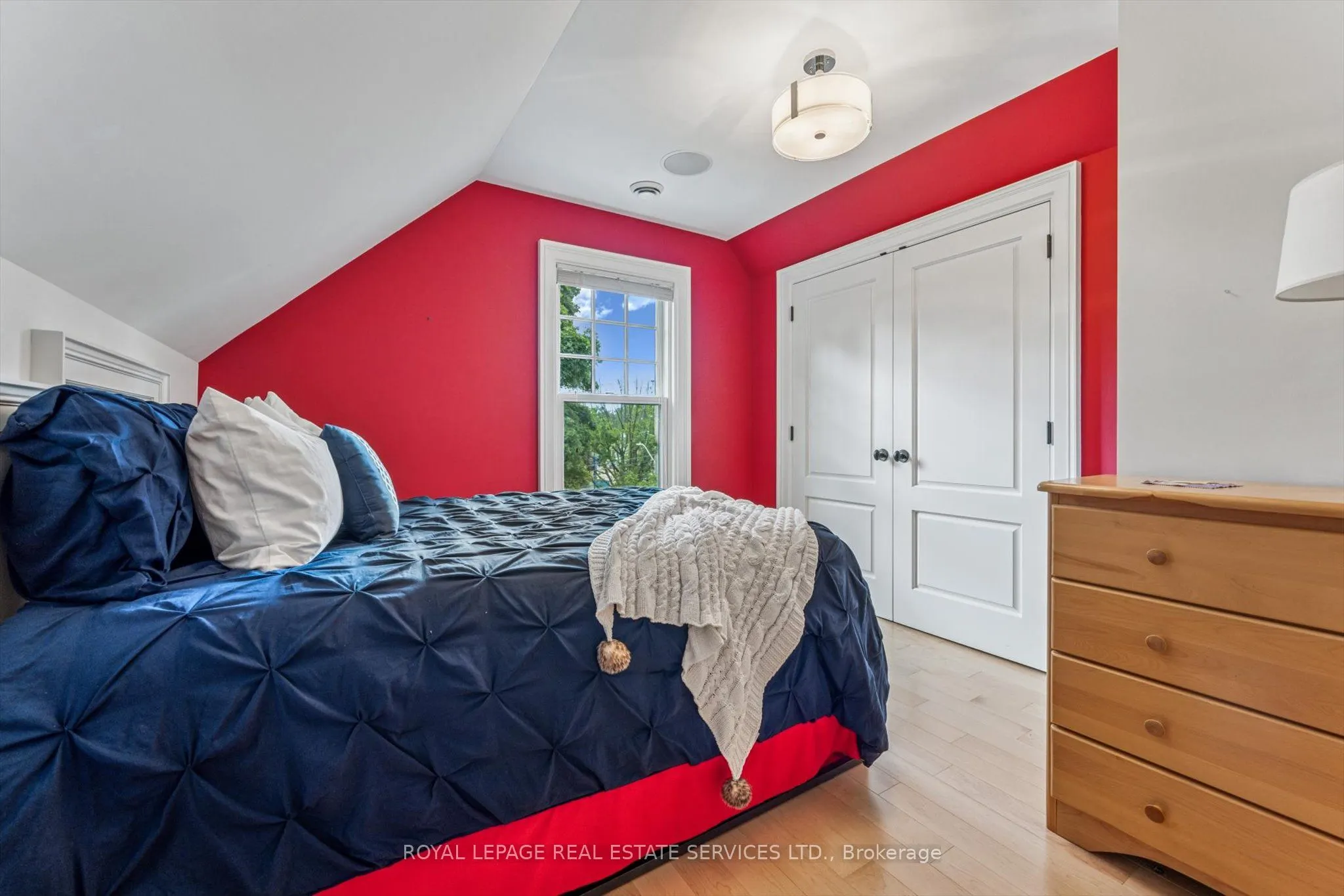 335 Lakeshore Road W