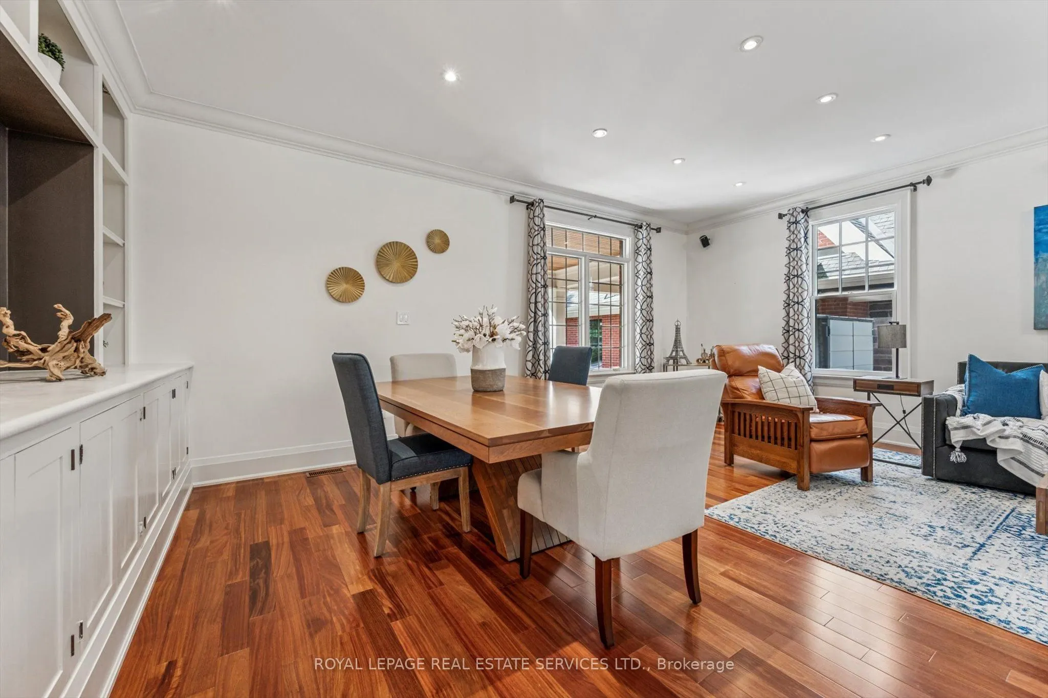 335 Lakeshore Road W