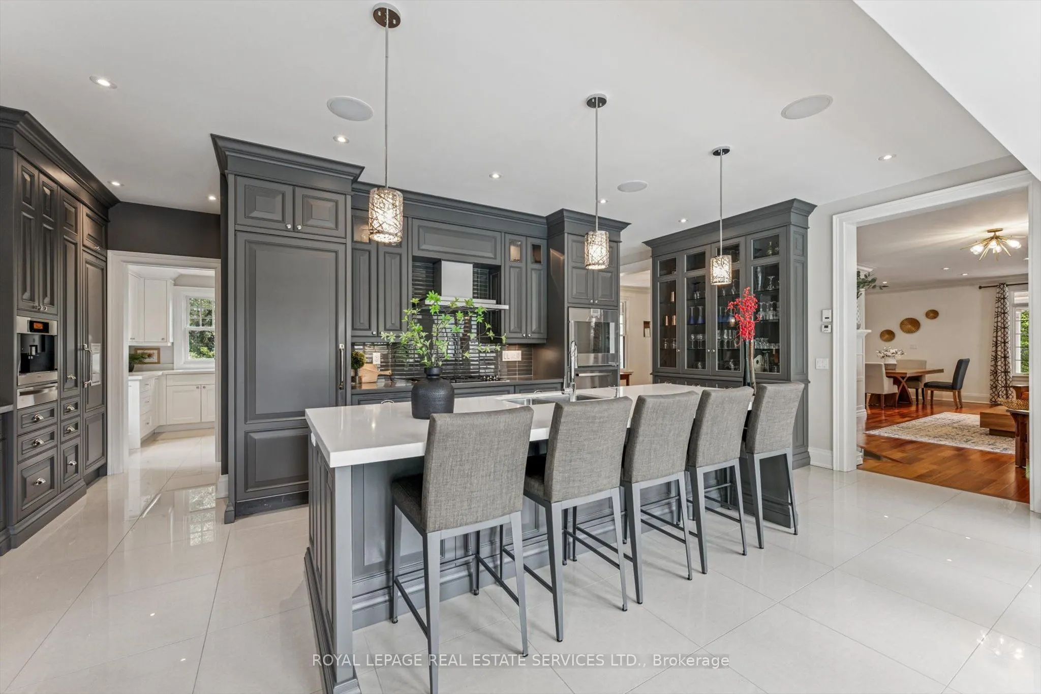 335 Lakeshore Road W