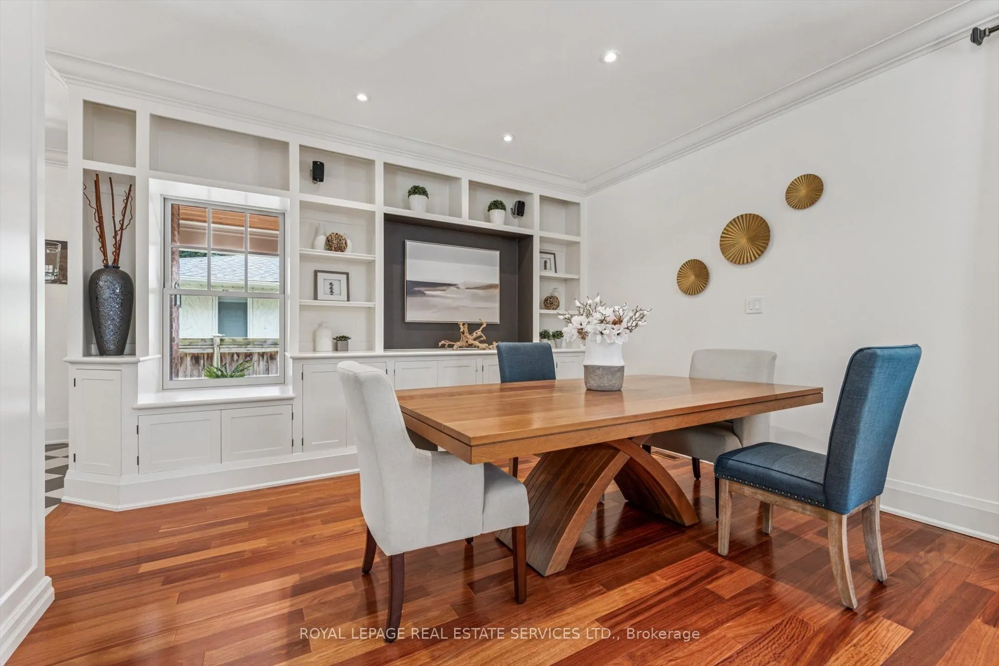 335 Lakeshore Road W