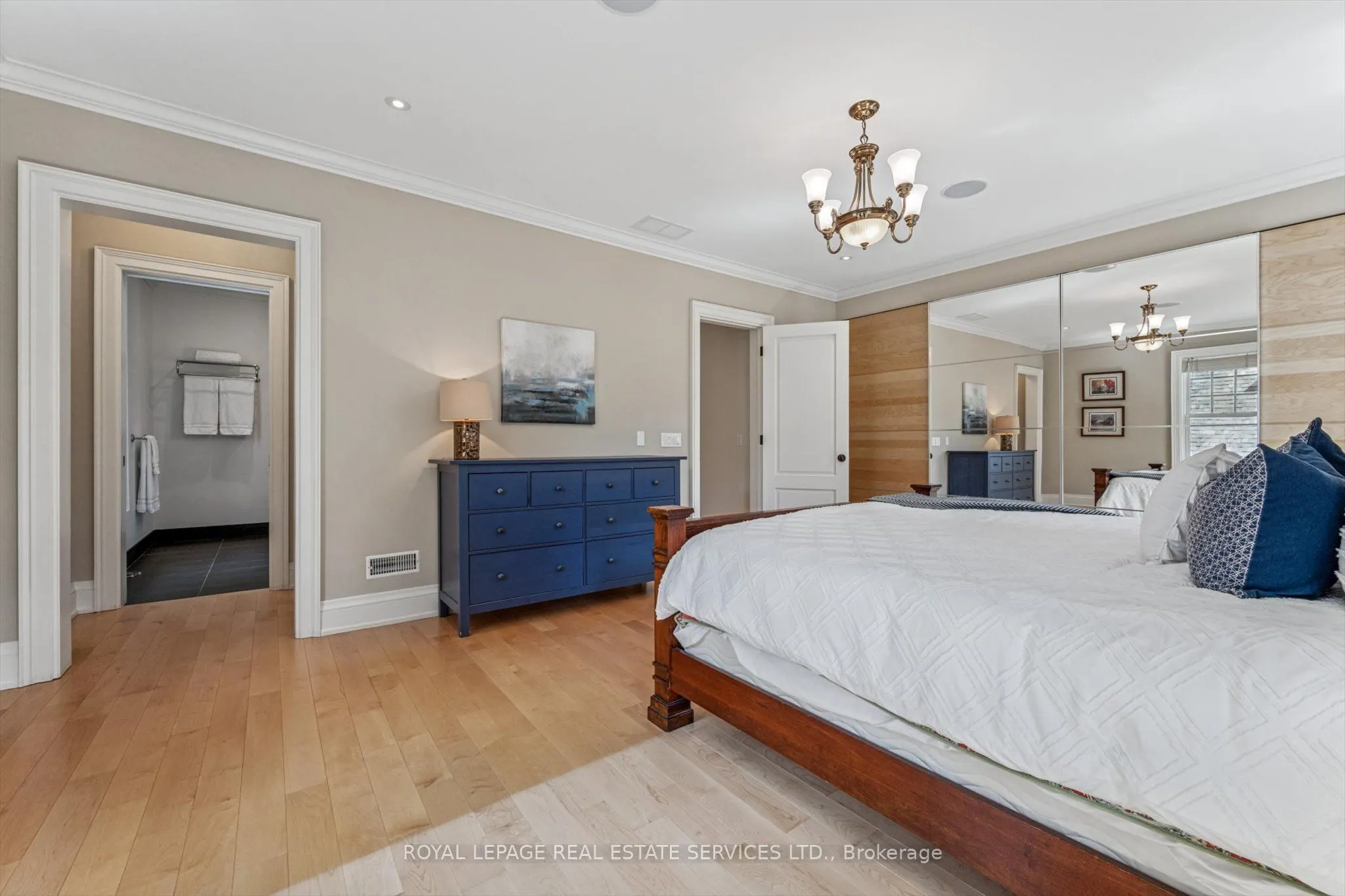 335 Lakeshore Road W