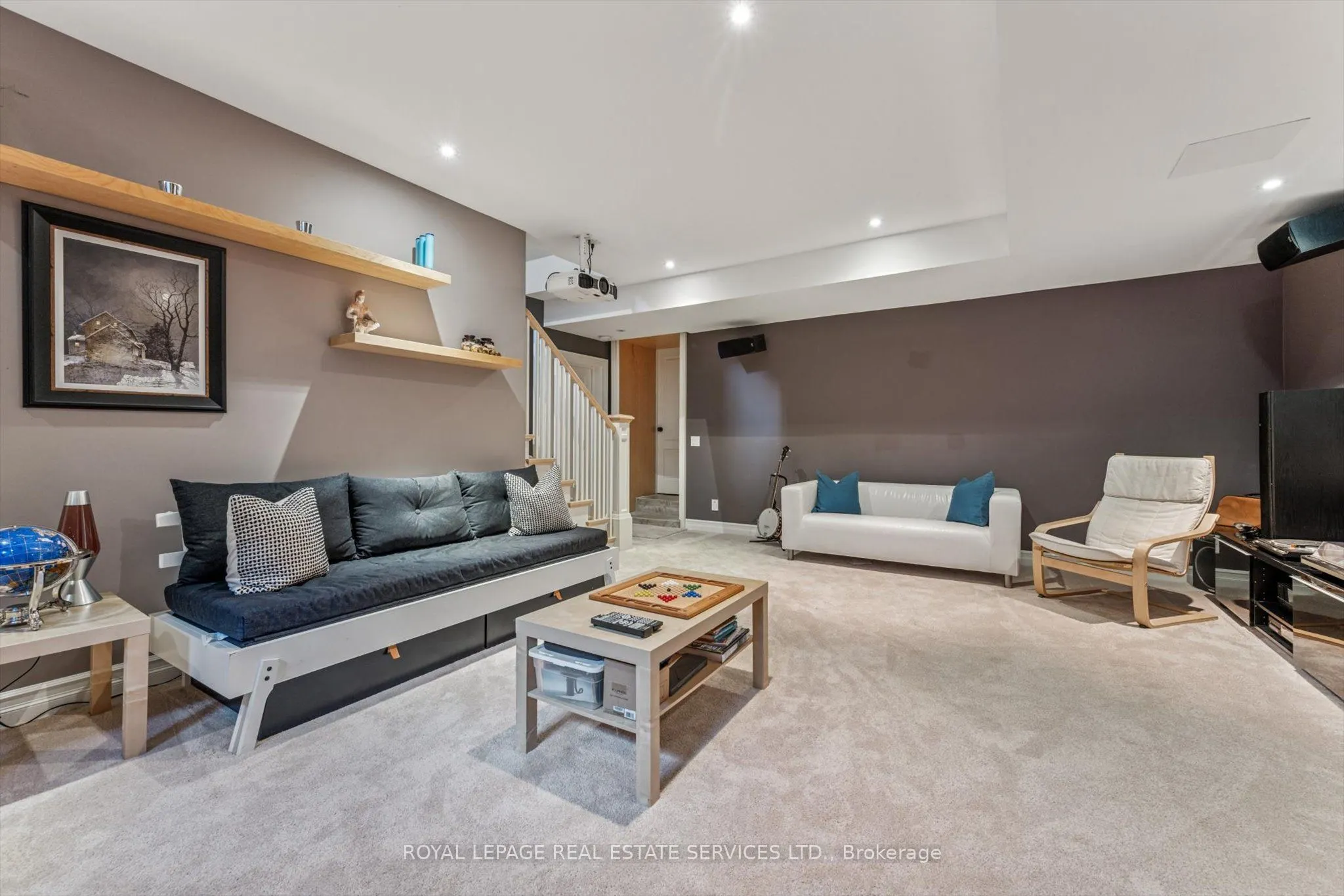335 Lakeshore Road W