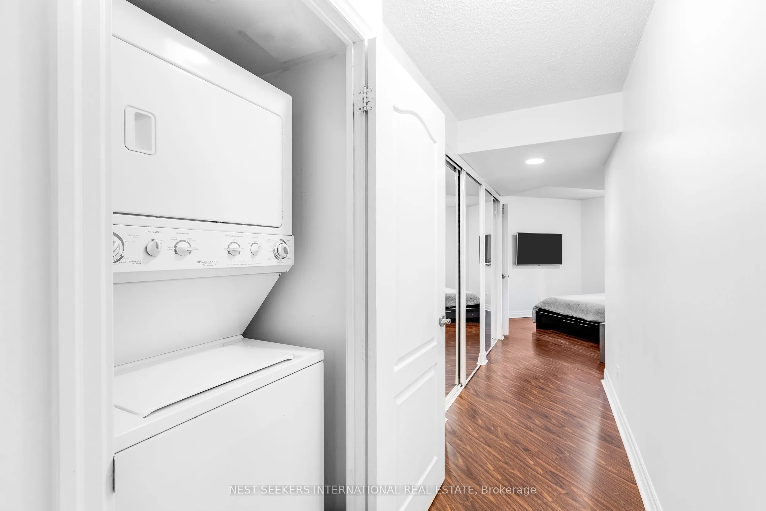 2121 Lake Shore Boulevard W, #204