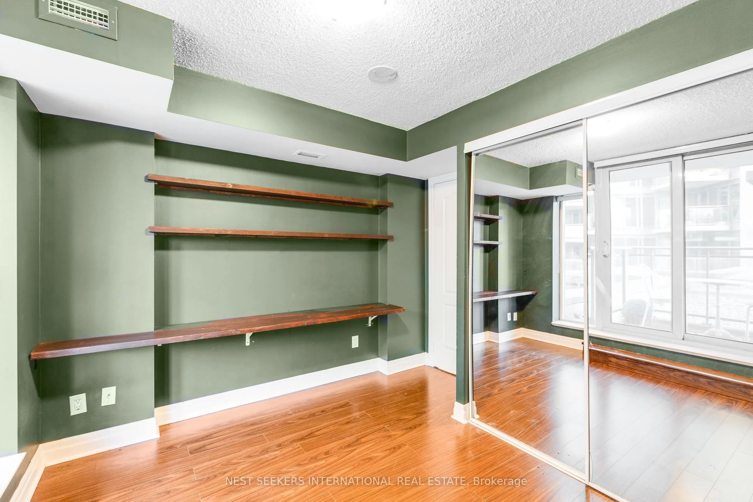 2121 Lake Shore Boulevard W, #204