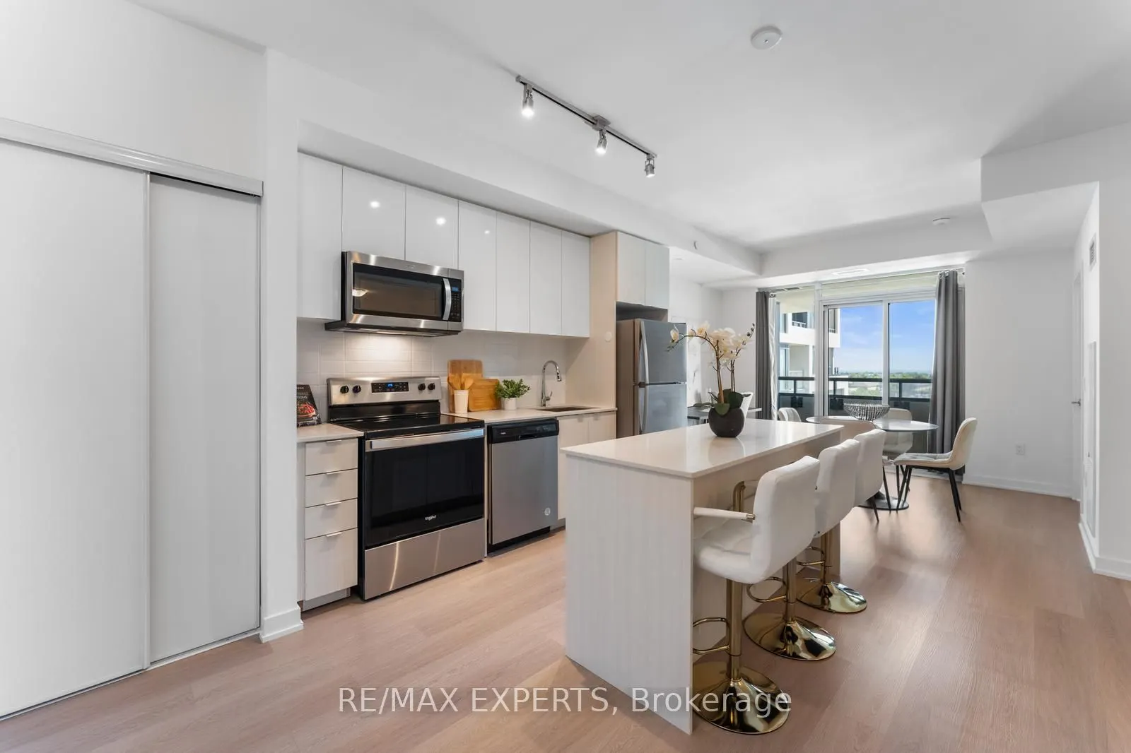 859 The Queensway, #510