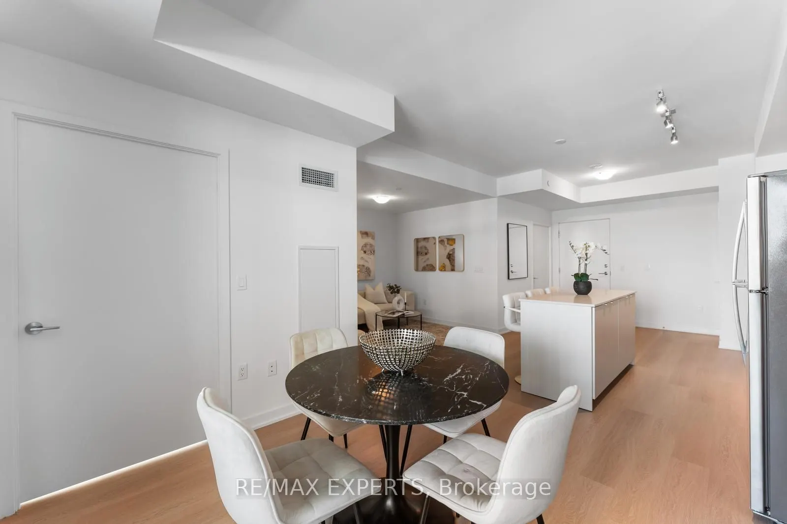 859 The Queensway, #510
