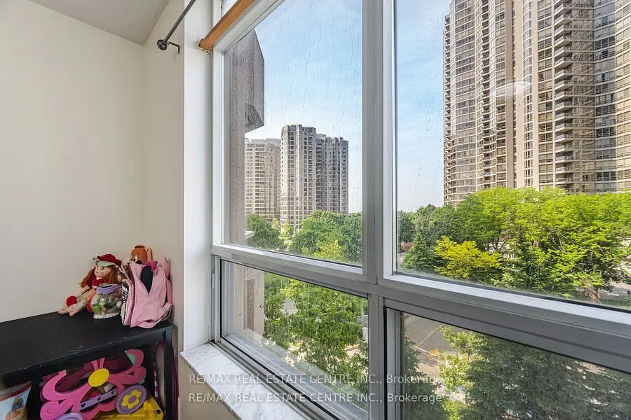 35 Kingsbridge Garden Circle, #514