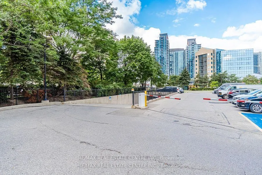 35 Kingsbridge Garden Circle, #514